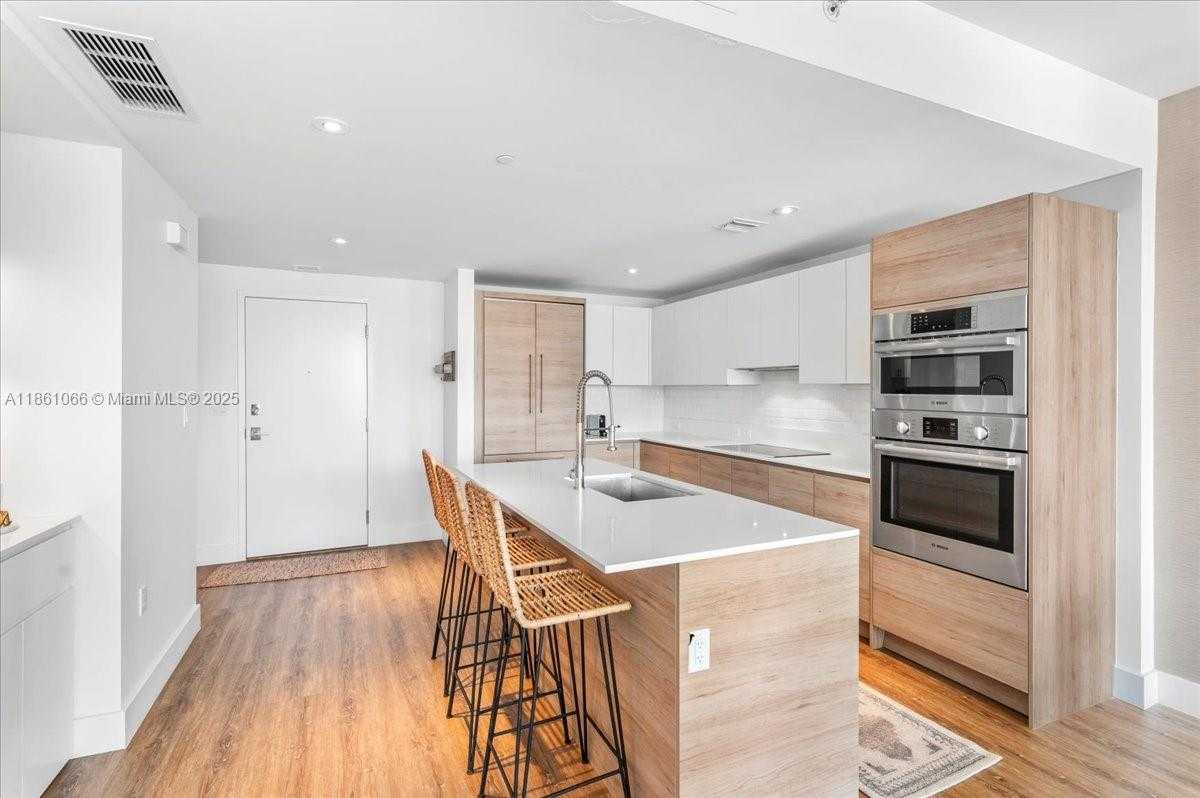 Small Image of 10201 EAST BAY HARBOR DR #304, Bay Harbor Islands Number 8