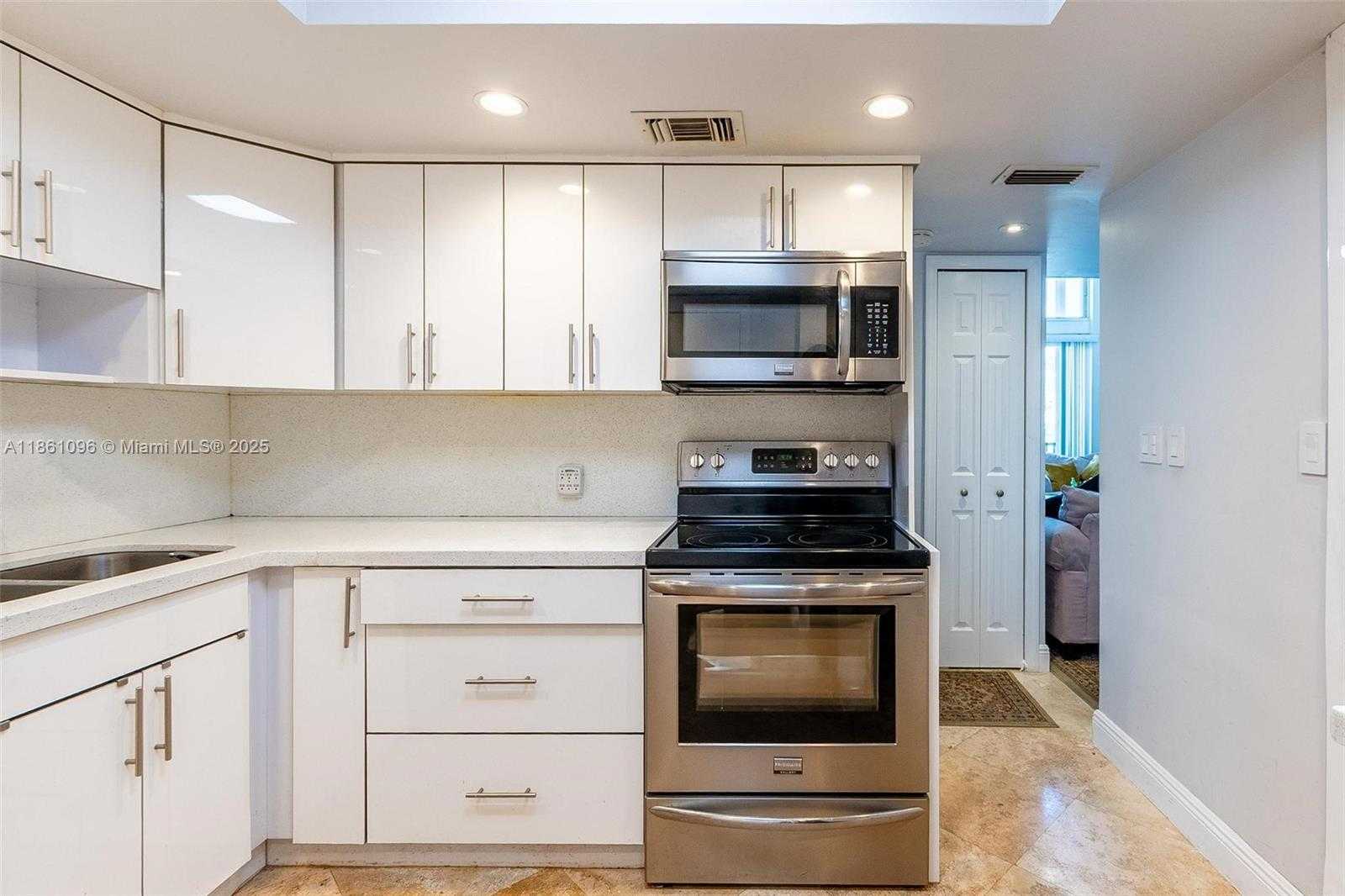 Small Image of 3475 NORTH COUNTRY CLUB DR #E119, Aventura Number 10