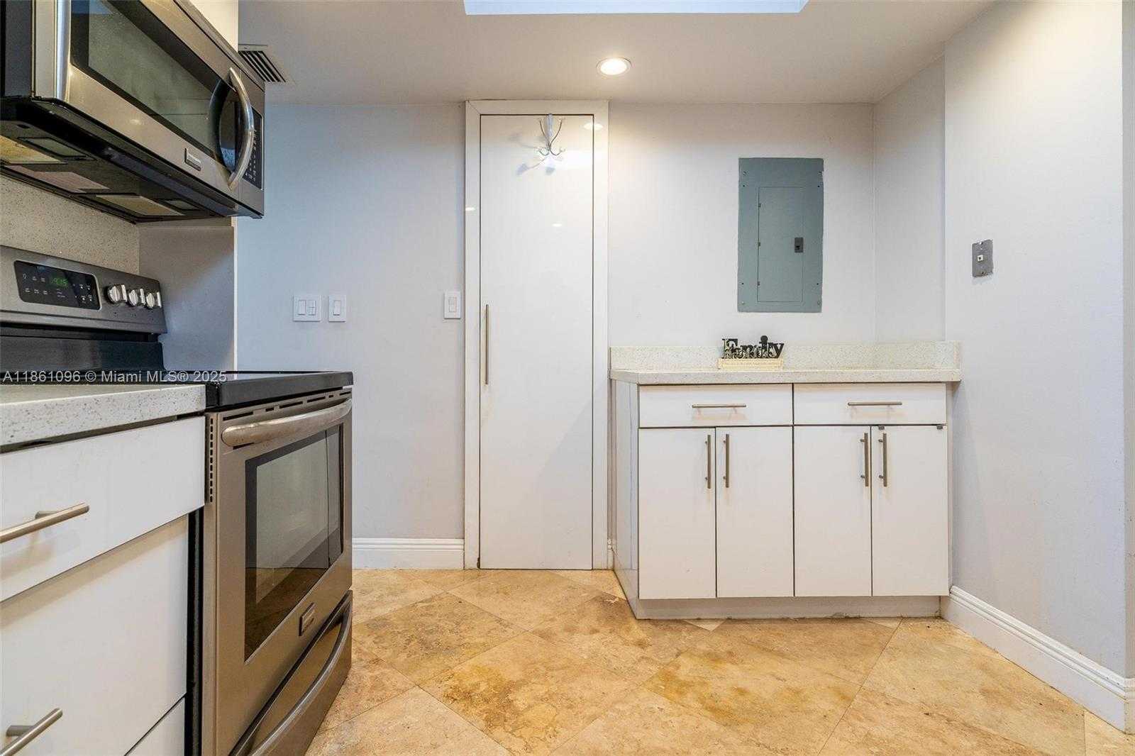 Small Image of 3475 NORTH COUNTRY CLUB DR #E119, Aventura Number 11
