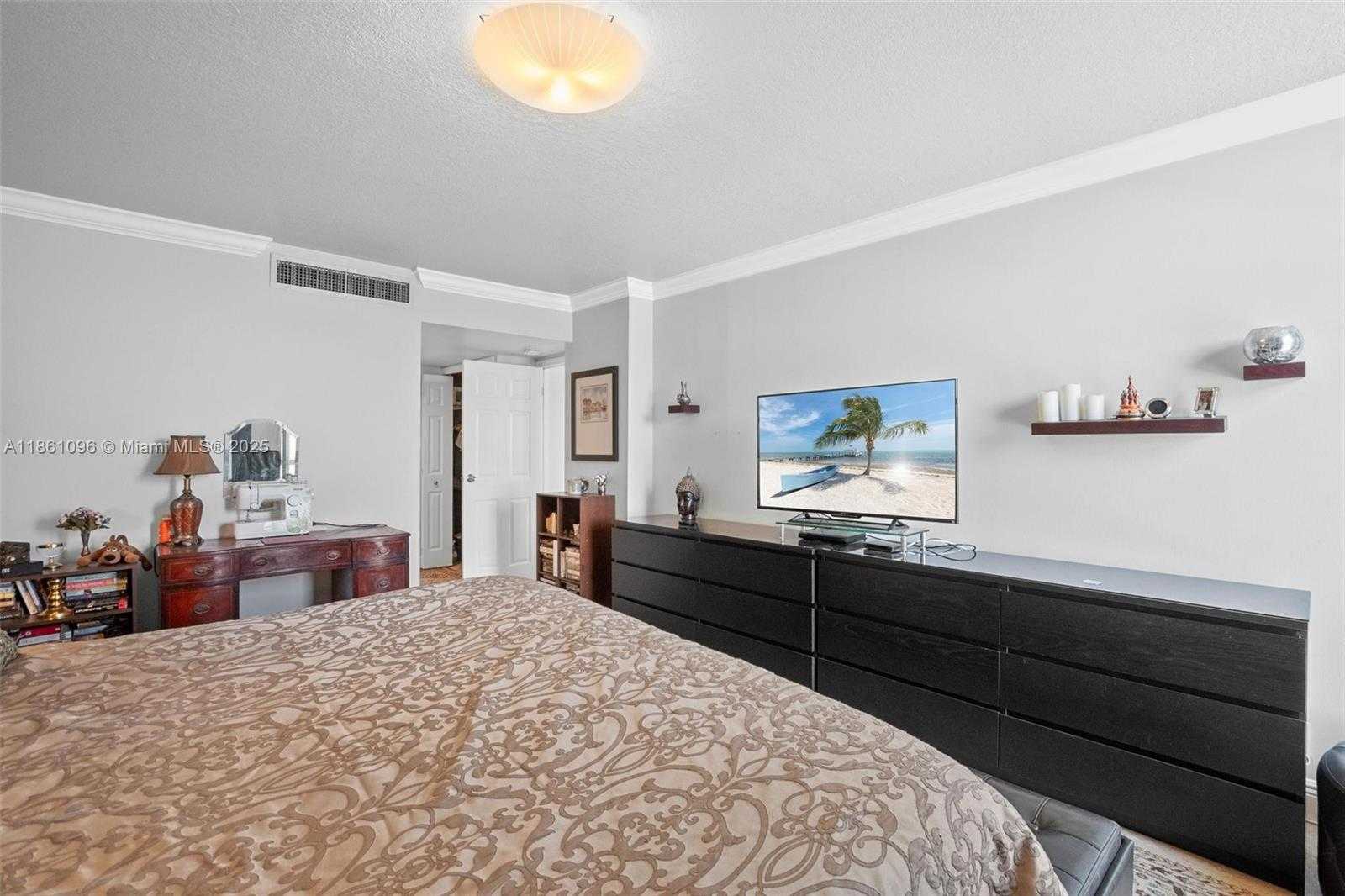 Small Image of 3475 NORTH COUNTRY CLUB DR #E119, Aventura Number 29