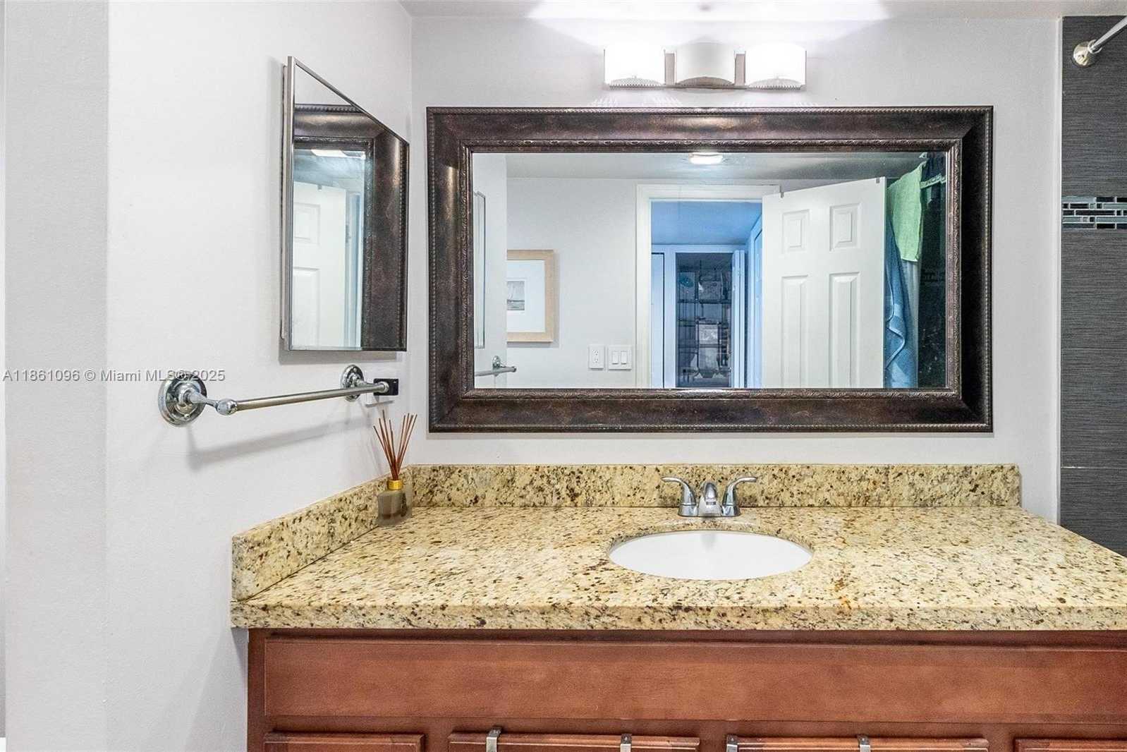 Small Image of 3475 NORTH COUNTRY CLUB DR #E119, Aventura Number 31