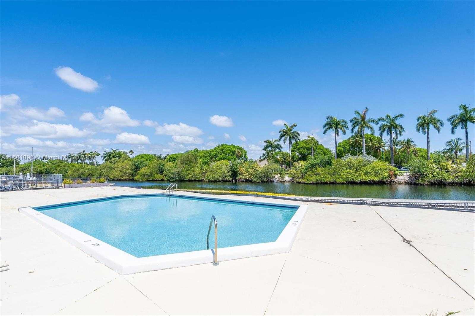Small Image of 3475 NORTH COUNTRY CLUB DR #E119, Aventura Number 35