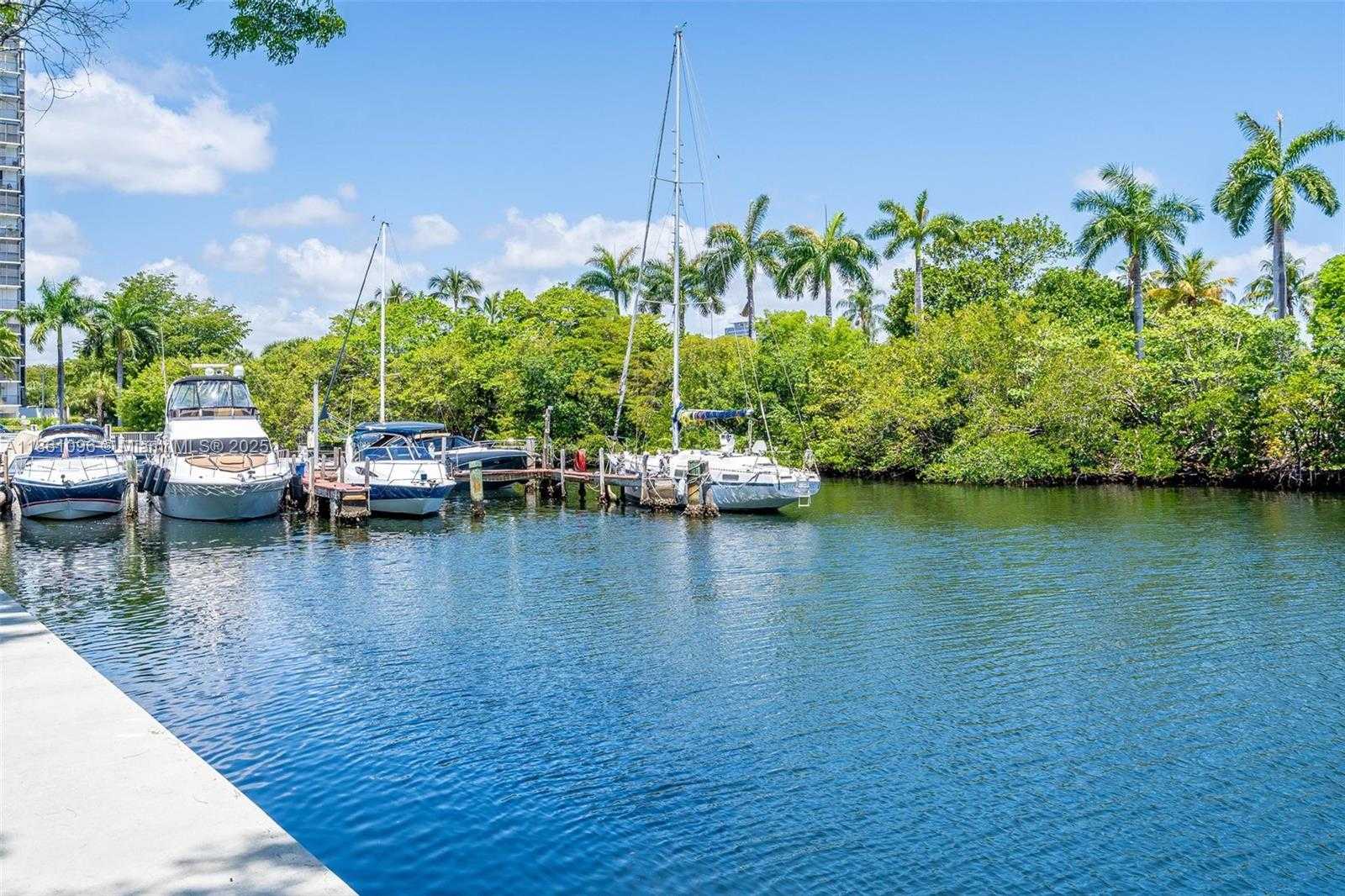 Small Image of 3475 NORTH COUNTRY CLUB DR #E119, Aventura Number 37