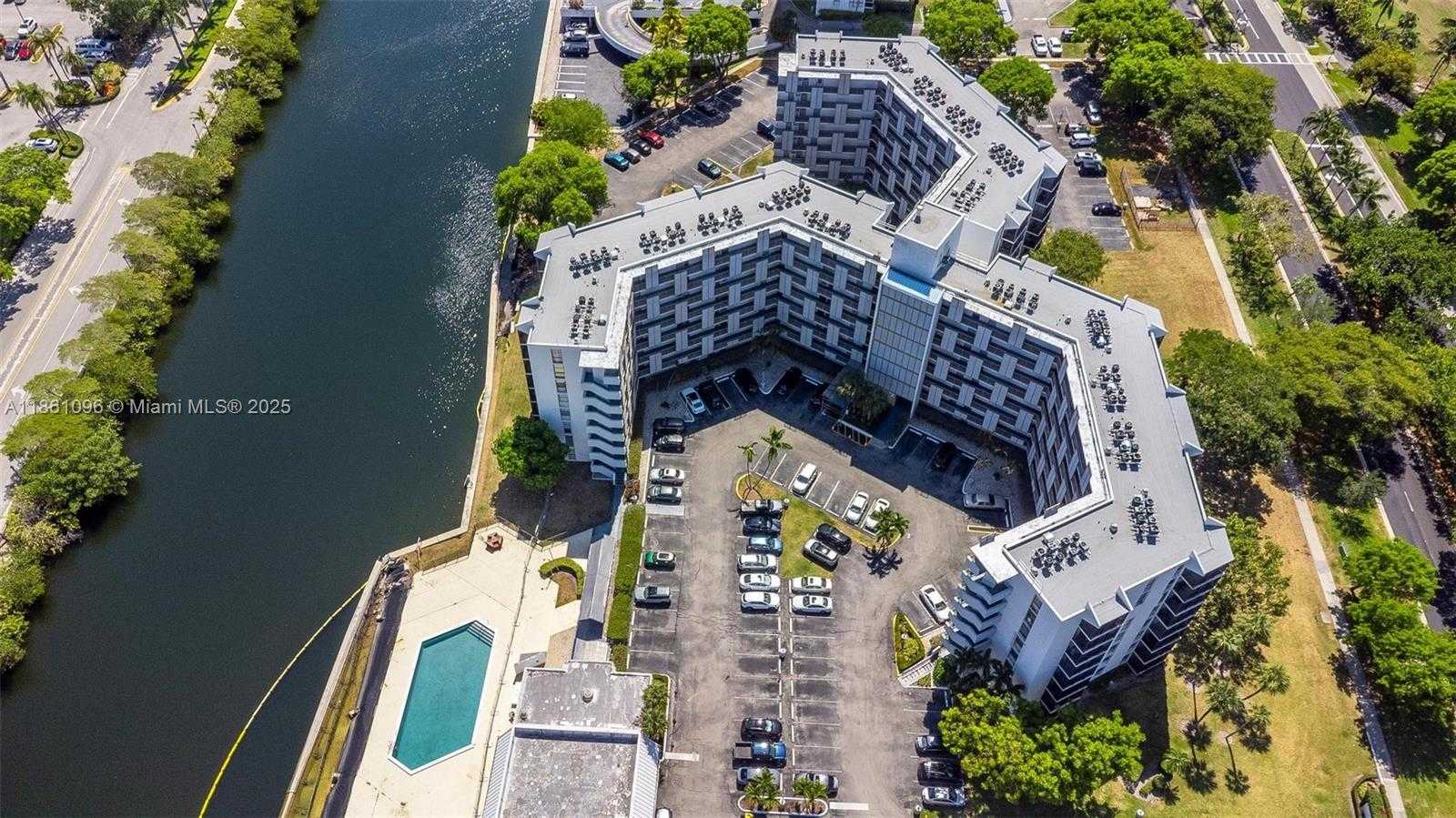 Small Image of 3475 NORTH COUNTRY CLUB DR #E119, Aventura Number 43