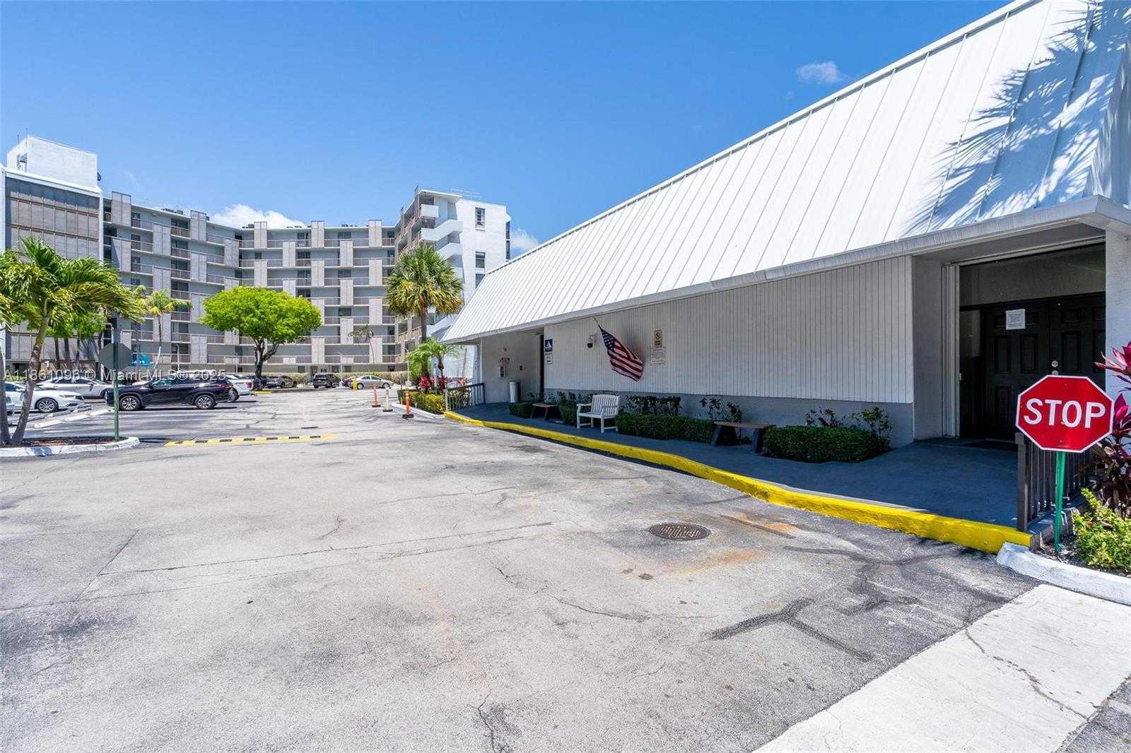 Small Image of 3475 NORTH COUNTRY CLUB DR #E119, Aventura Number 47