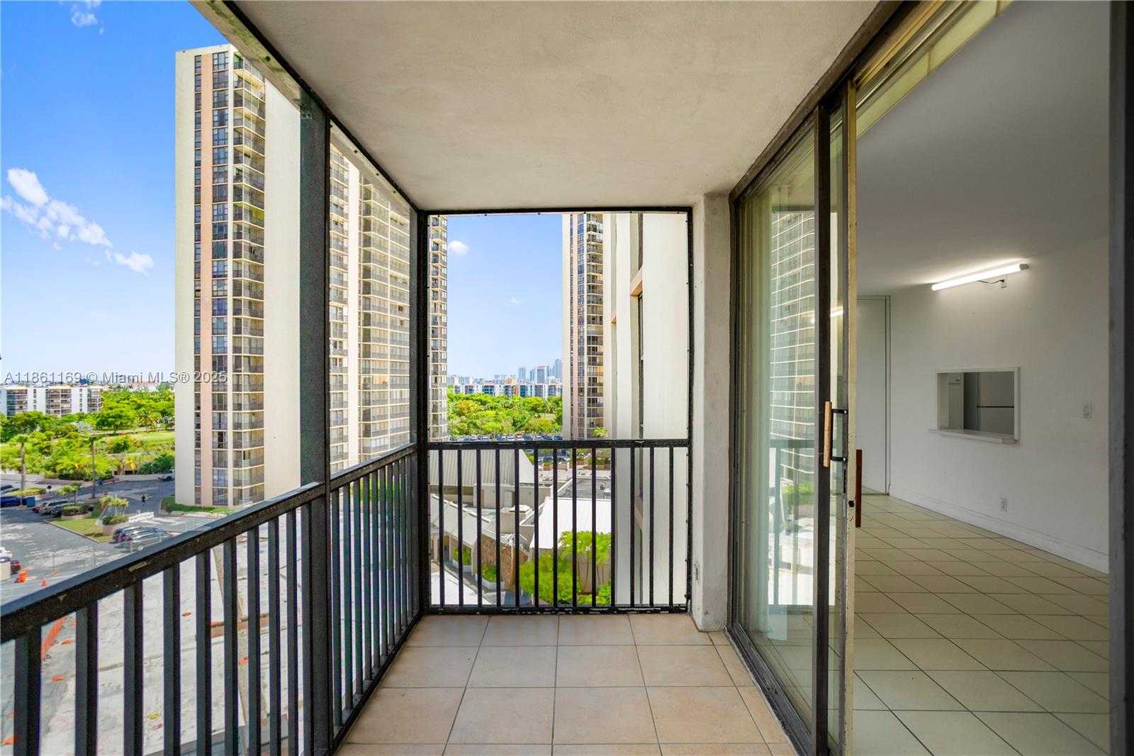 Small Image of 20335 WEST COUNTRY CLUB DR #901, Aventura Number 12