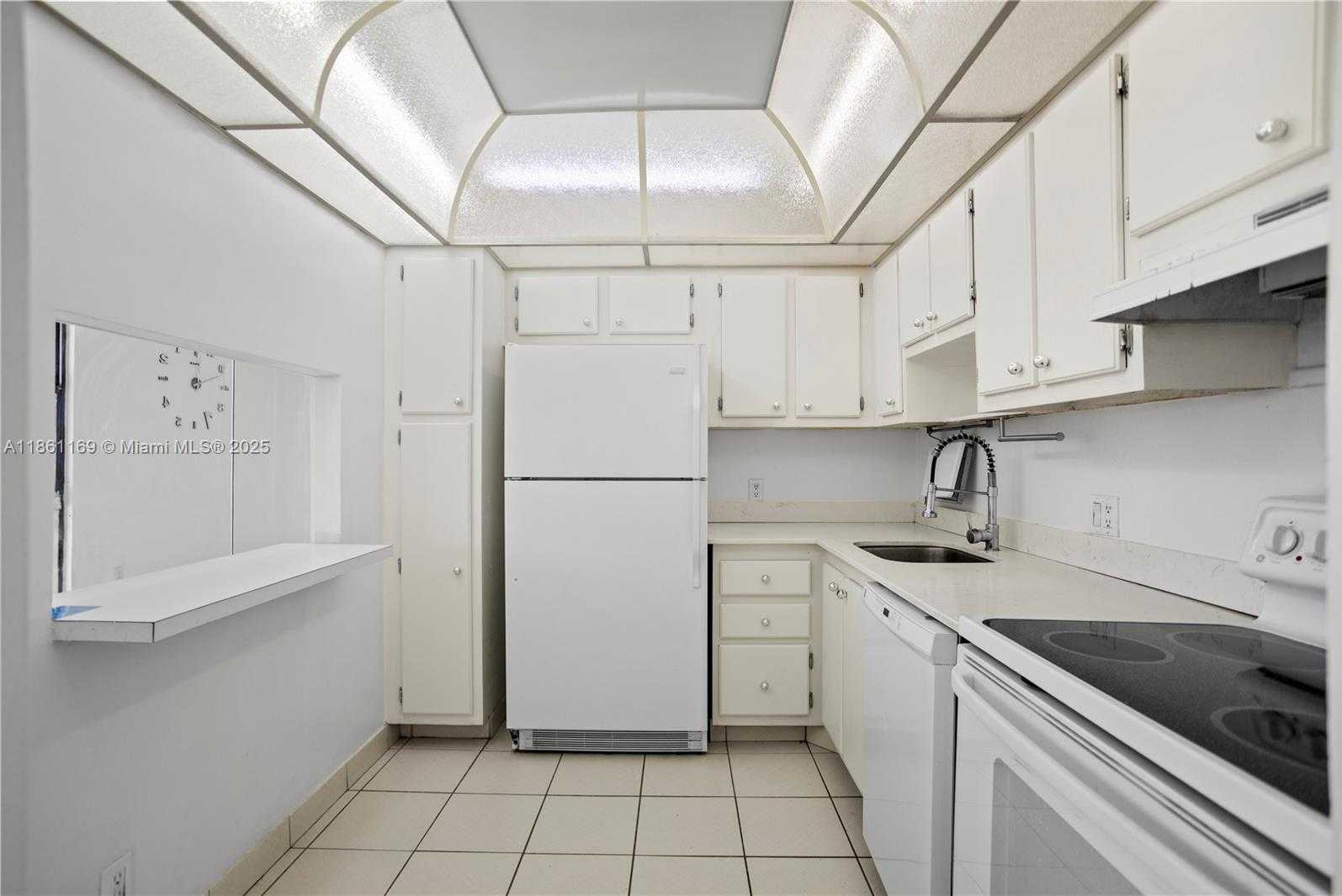 Small Image of 20335 WEST COUNTRY CLUB DR #901, Aventura Number 2