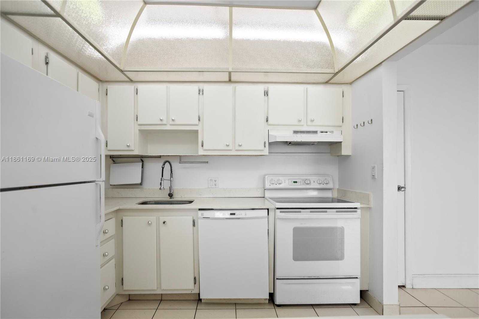 Small Image of 20335 WEST COUNTRY CLUB DR #901, Aventura Number 3