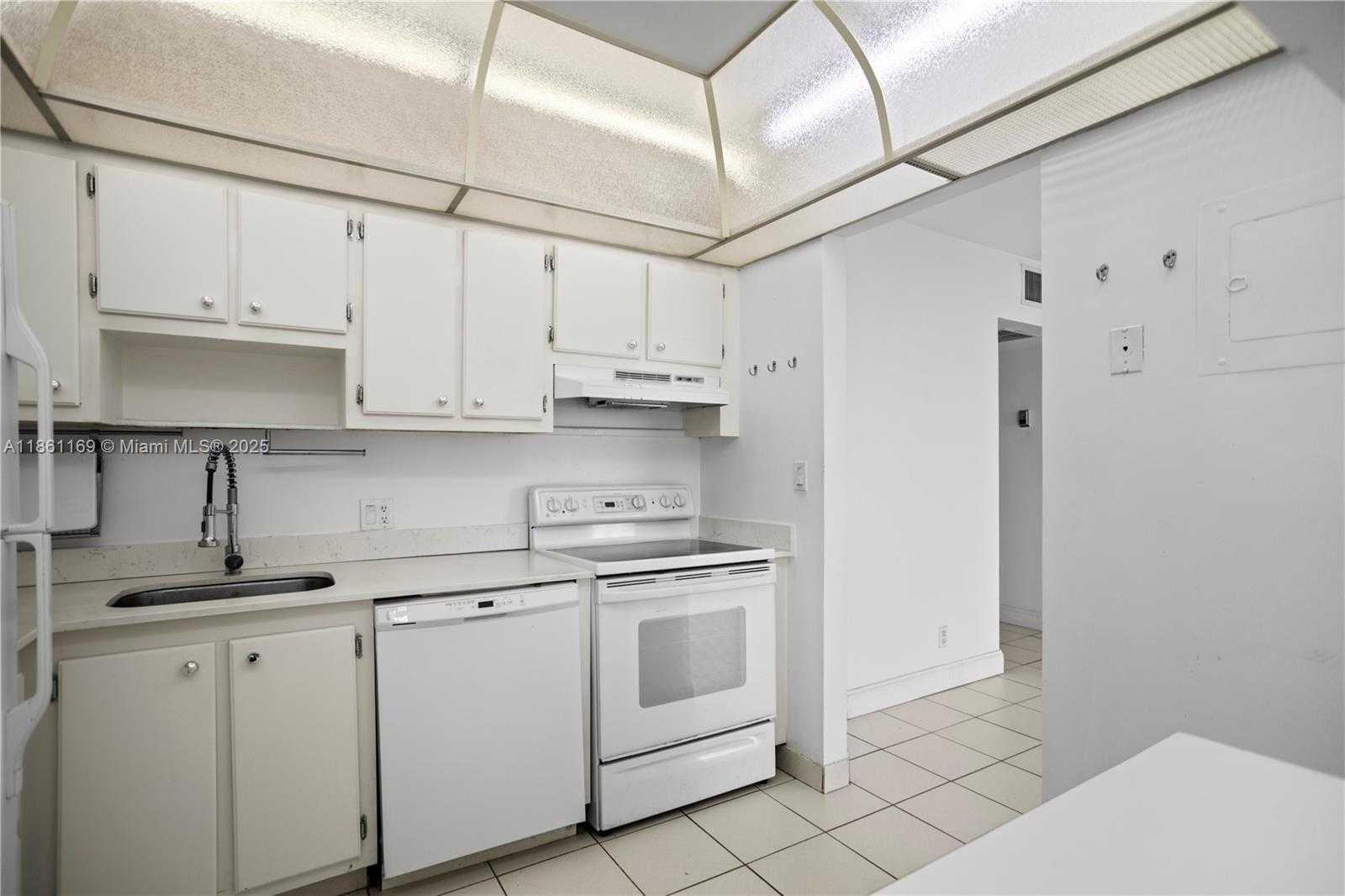 Small Image of 20335 WEST COUNTRY CLUB DR #901, Aventura Number 4