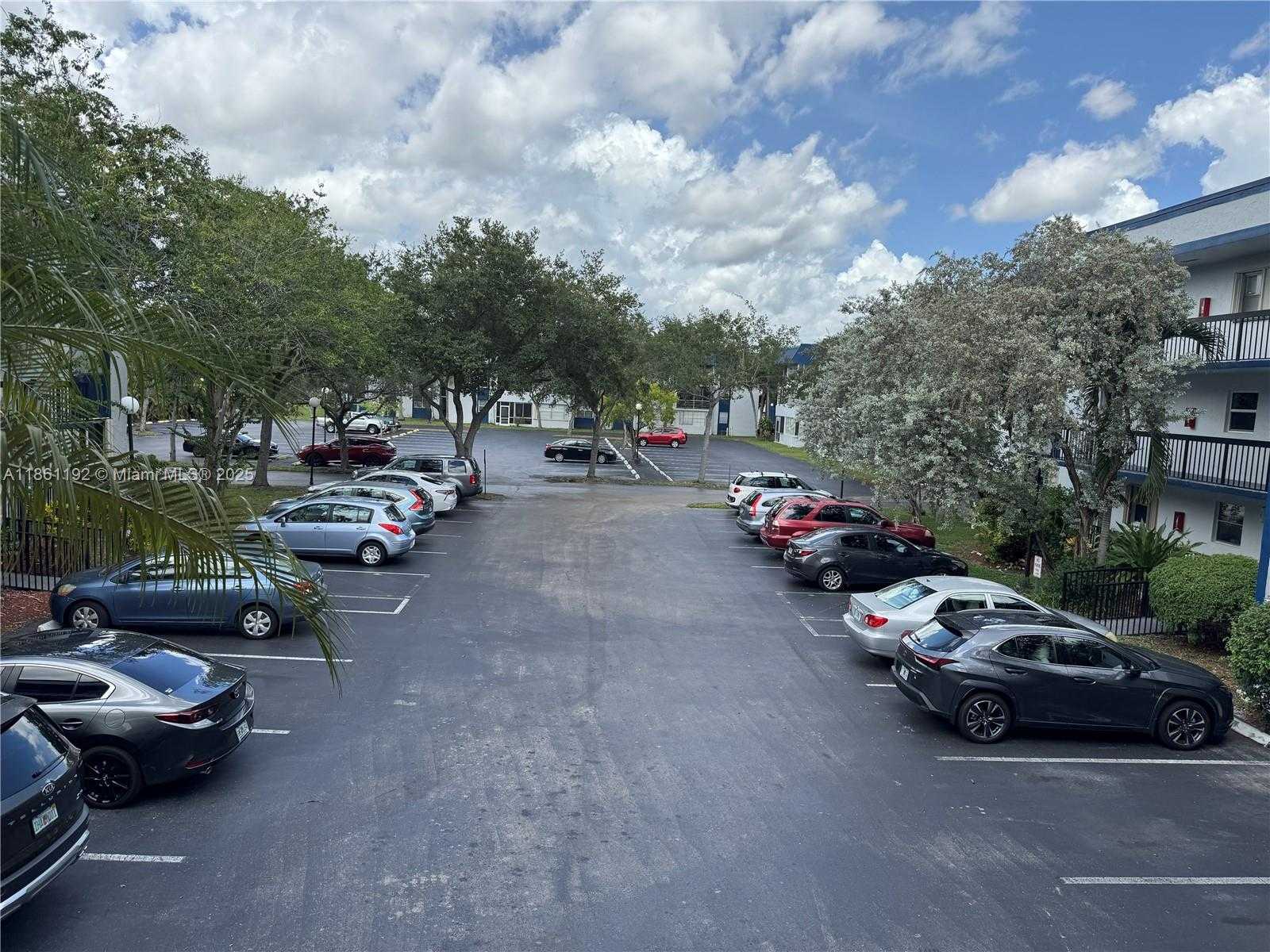 Small Image of 3090 HOLIDAY SPRINGS BLVD #206, Margate Number 2