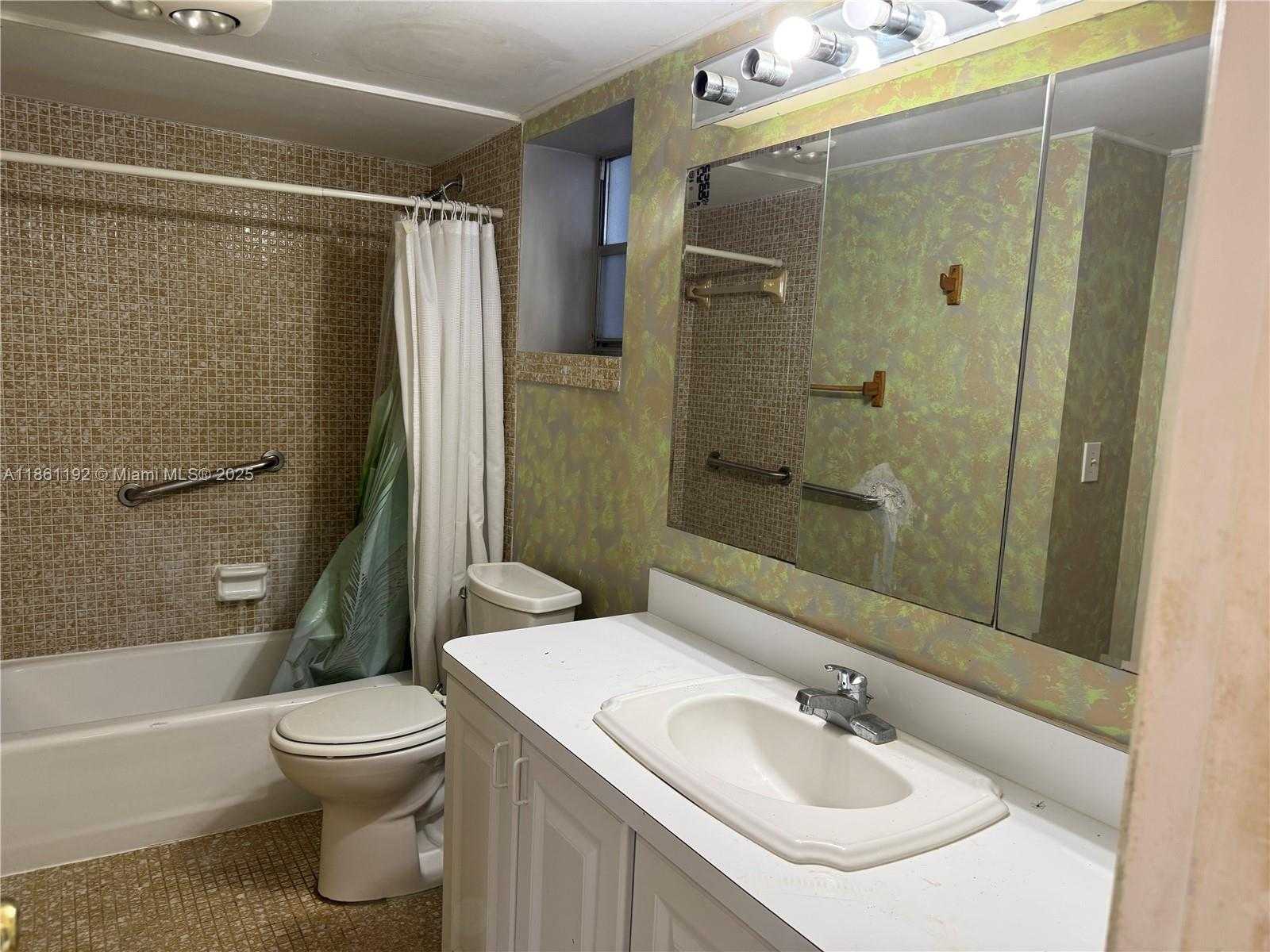 Small Image of 3090 HOLIDAY SPRINGS BLVD #206, Margate Number 33