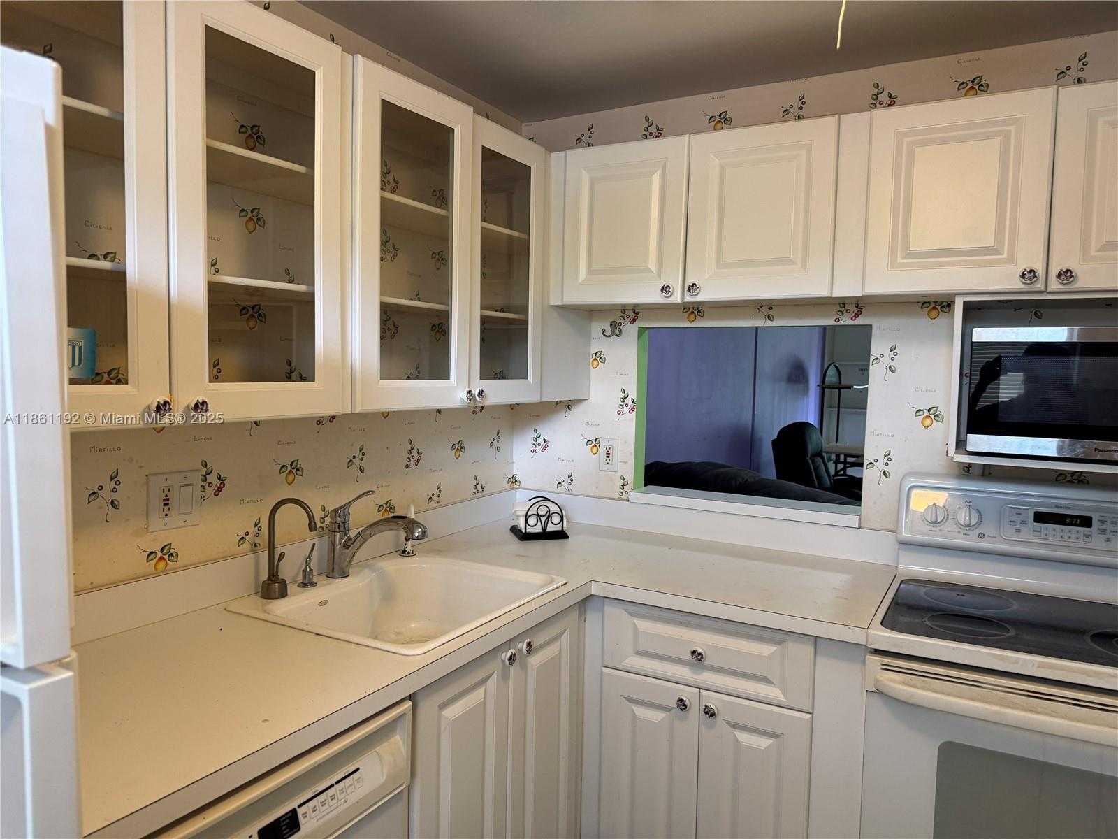 Small Image of 3090 HOLIDAY SPRINGS BLVD #206, Margate Number 43