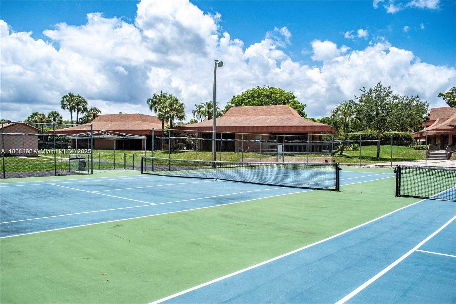 Small Image of 3090 HOLIDAY SPRINGS BLVD #206, Margate Number 9