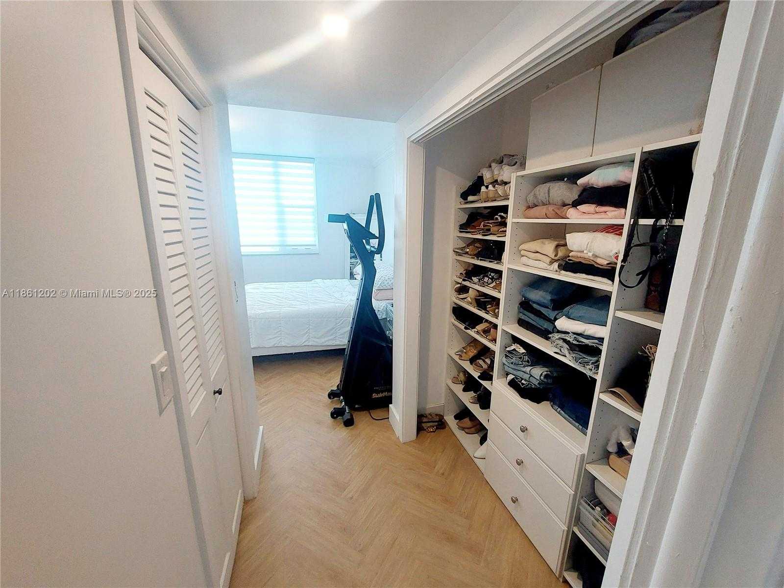 Small Image of 4400 HILLCREST DR #1005A, Hollywood Number 12