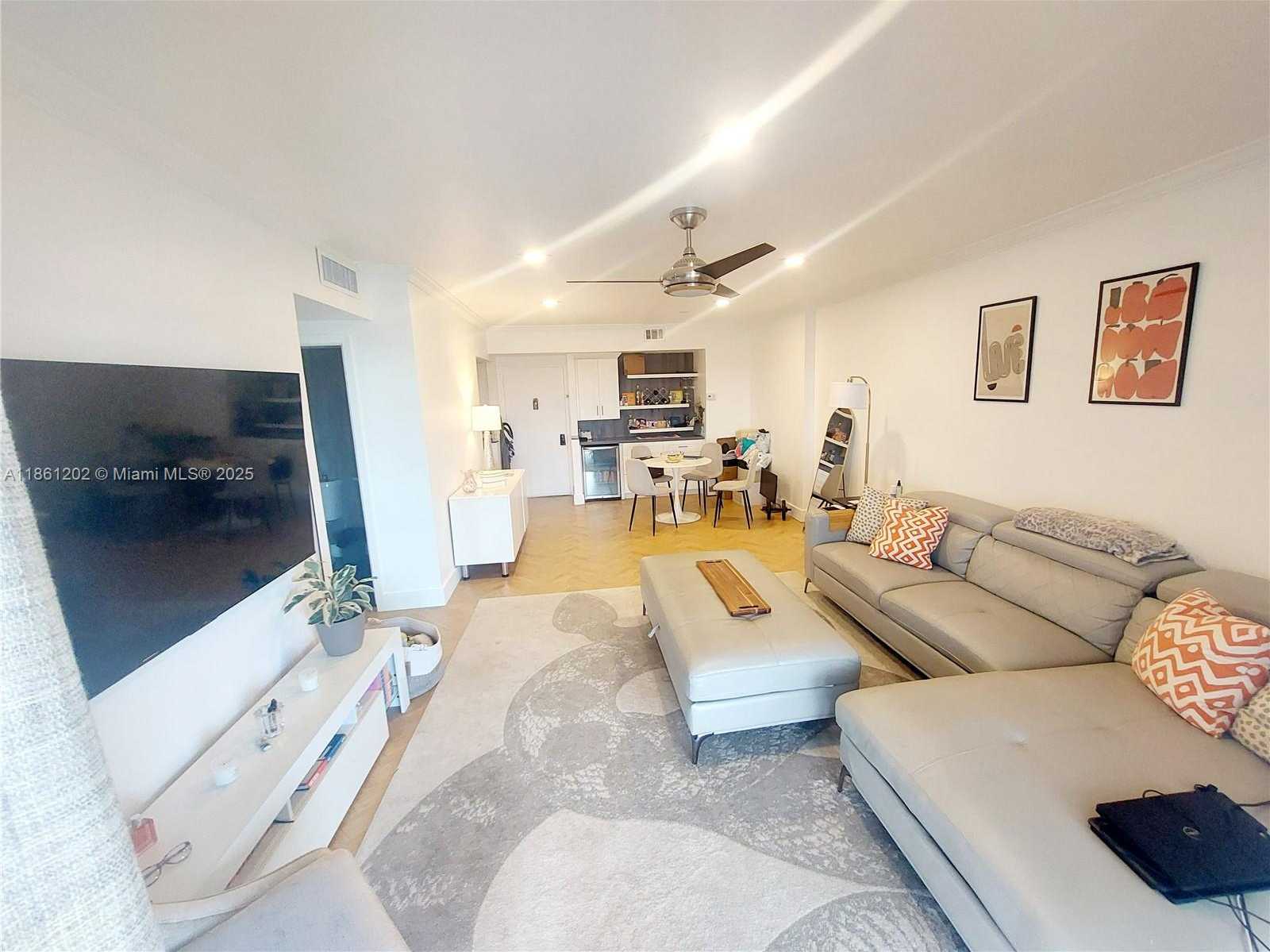 Small Image of 4400 HILLCREST DR #1005A, Hollywood Number 16