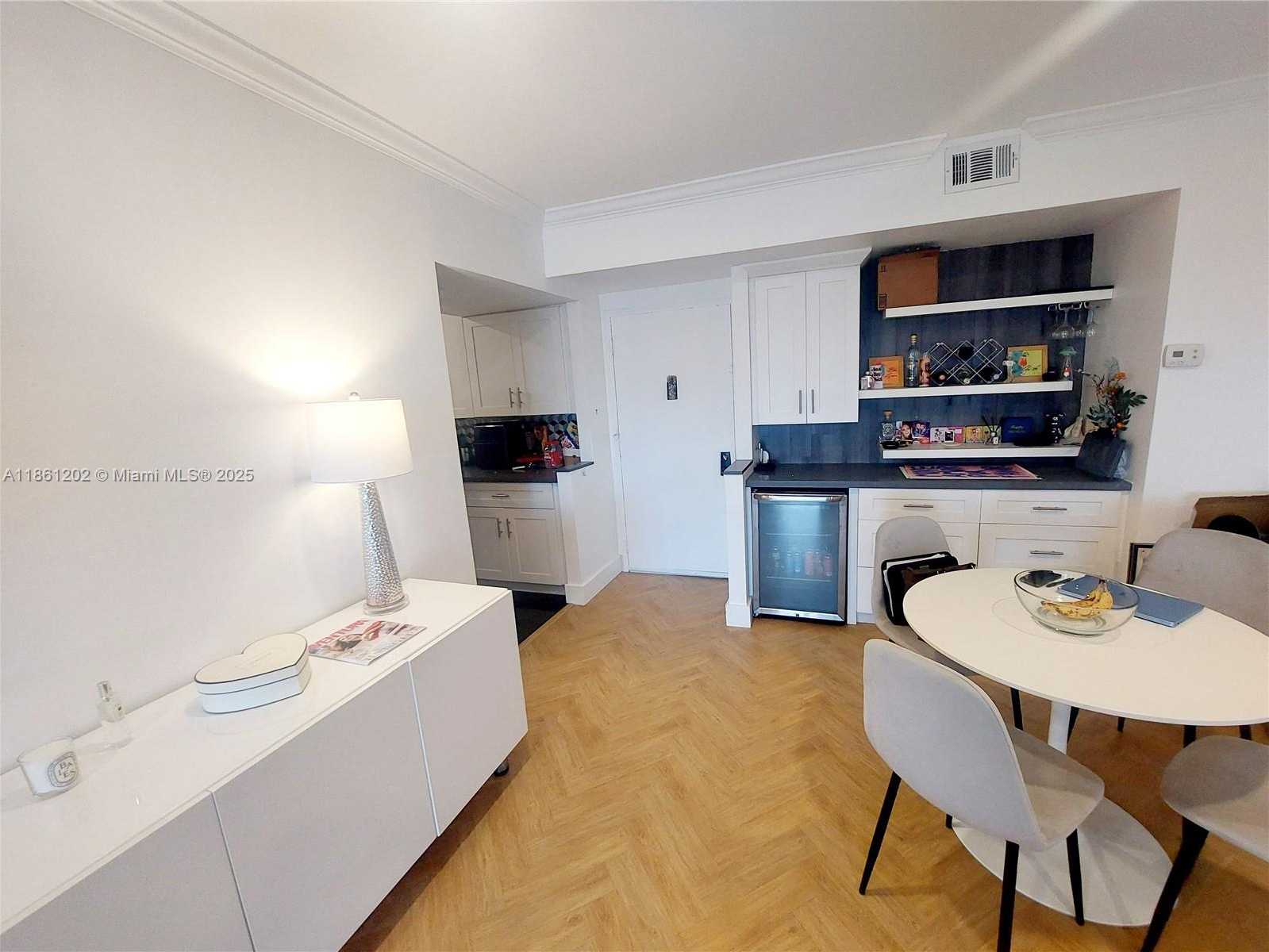 Small Image of 4400 HILLCREST DR #1005A, Hollywood Number 18
