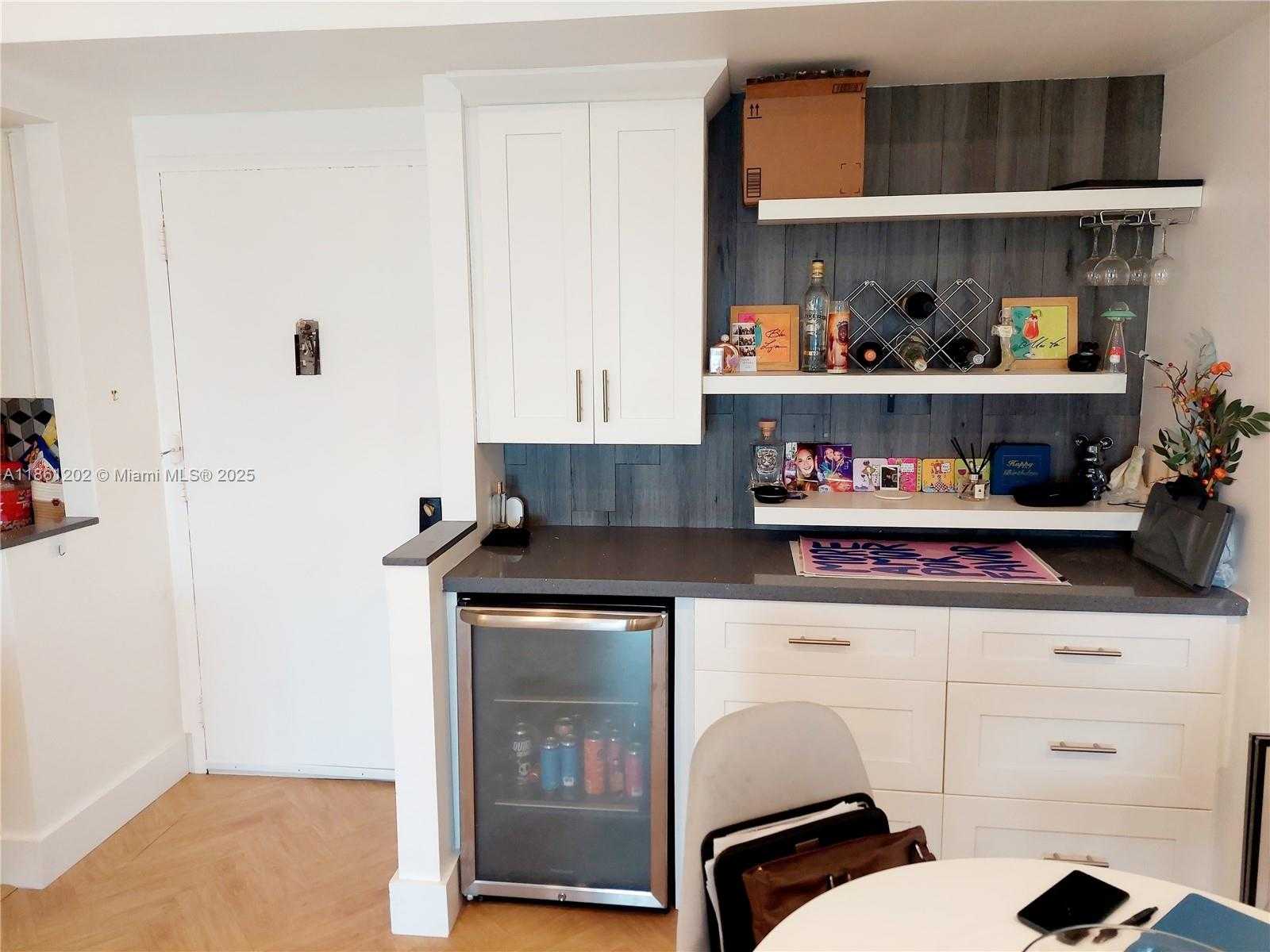 Small Image of 4400 HILLCREST DR #1005A, Hollywood Number 19