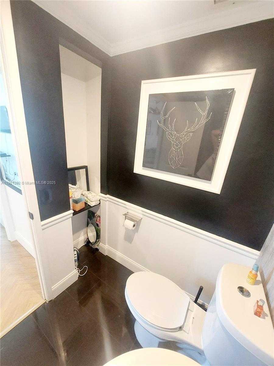 Small Image of 4400 HILLCREST DR #1005A, Hollywood Number 21