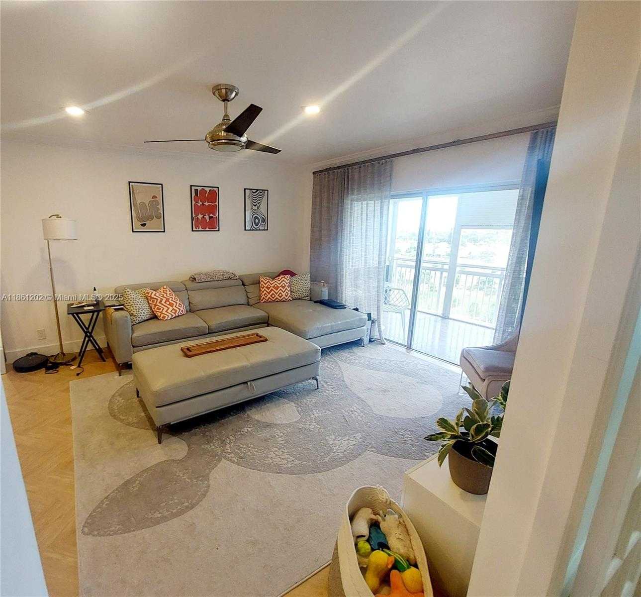 Small Image of 4400 HILLCREST DR #1005A, Hollywood Number 23