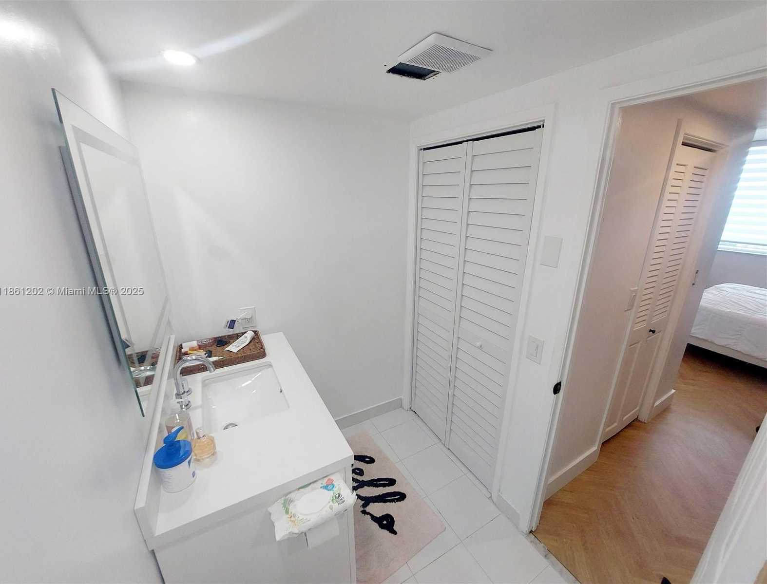 Small Image of 4400 HILLCREST DR #1005A, Hollywood Number 27