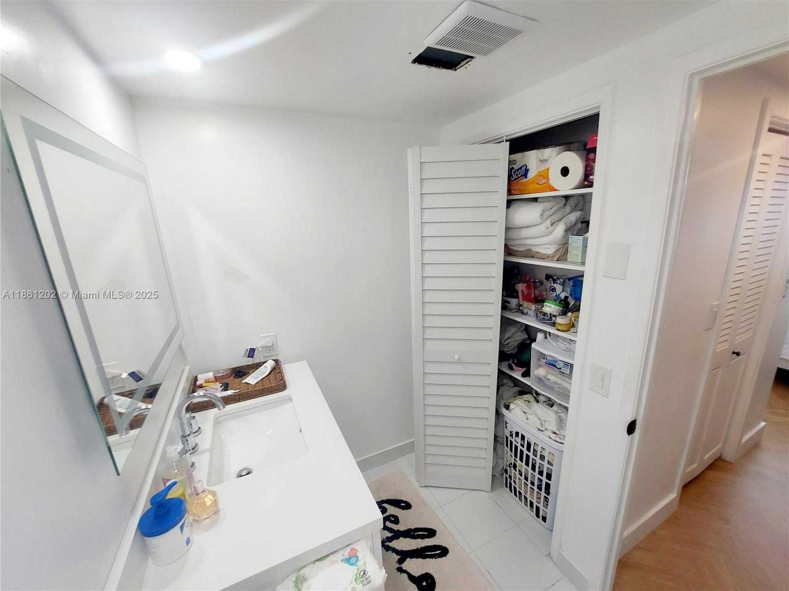 Small Image of 4400 HILLCREST DR #1005A, Hollywood Number 30