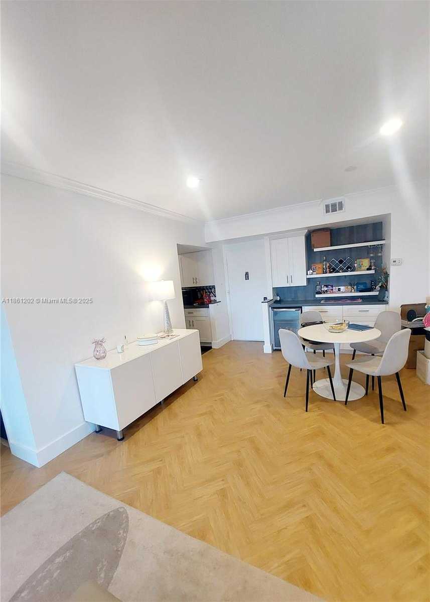 Small Image of 4400 HILLCREST DR #1005A, Hollywood Number 33