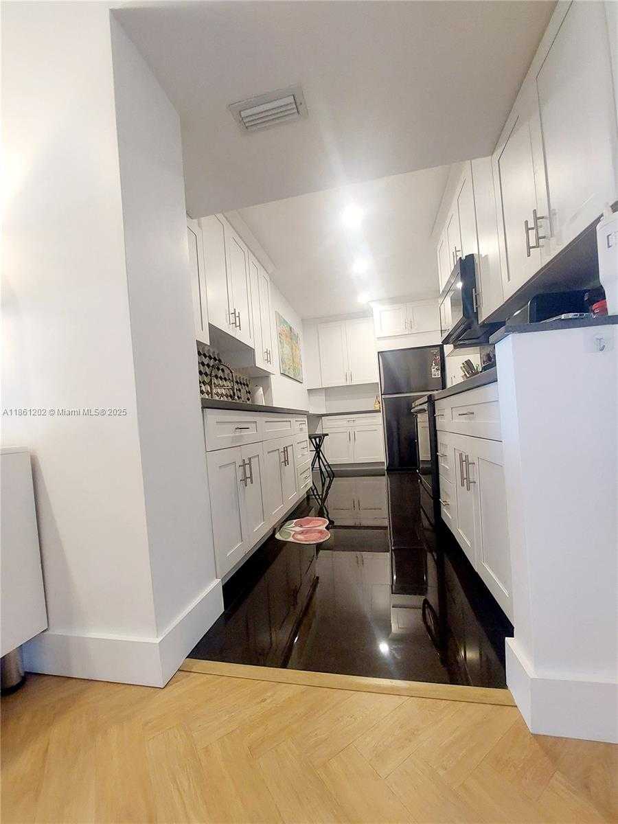 Small Image of 4400 HILLCREST DR #1005A, Hollywood Number 34