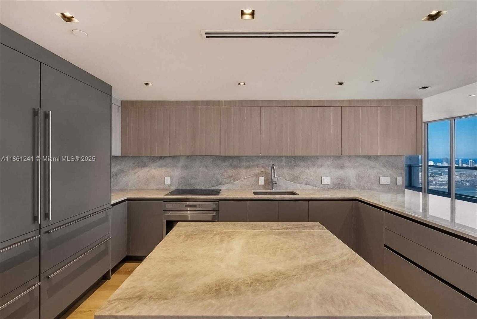 Small Image of 465 BRICKELL AVE #PH5701, Miami Number 17