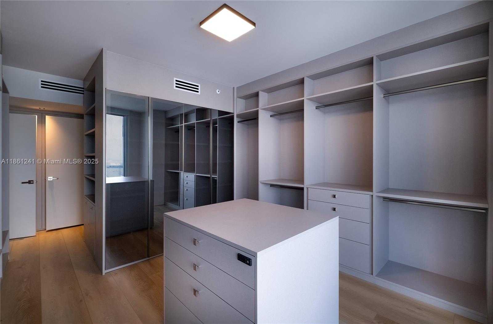 Small Image of 465 BRICKELL AVE #PH5701, Miami Number 27