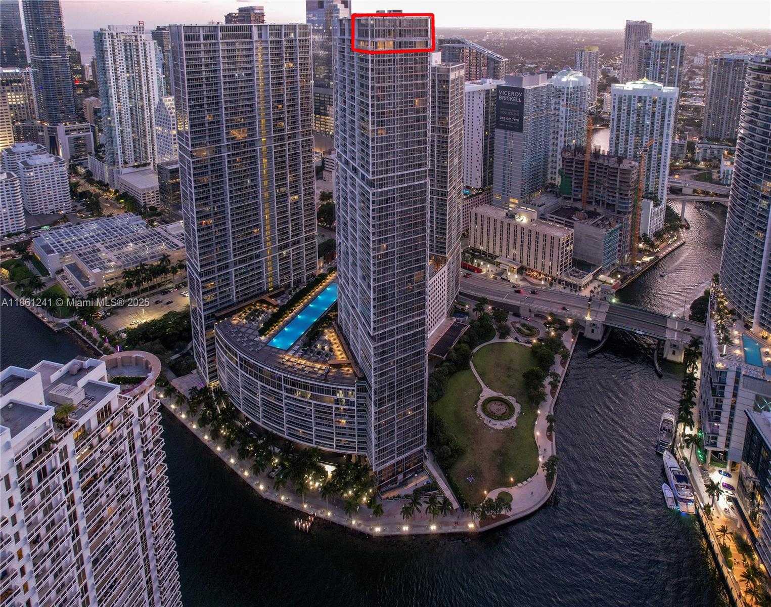Small Image of 465 BRICKELL AVE #PH5701, Miami Number 3
