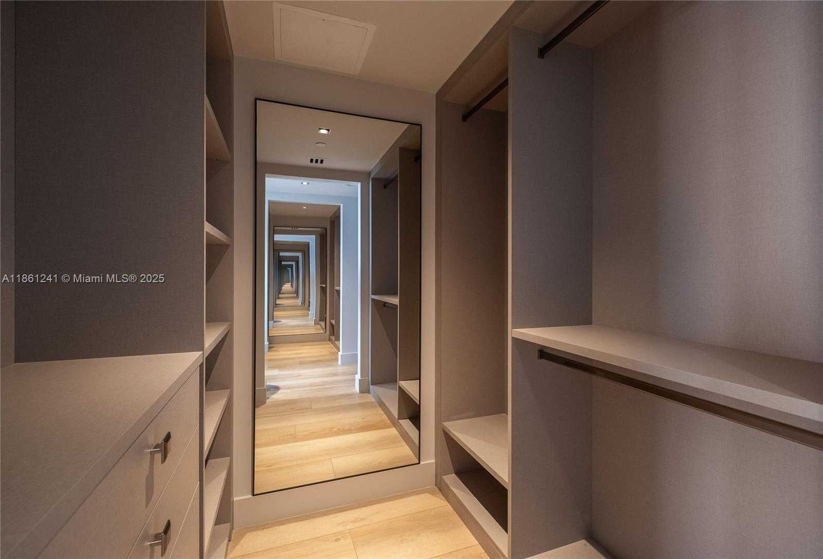 Small Image of 465 BRICKELL AVE #PH5701, Miami Number 35