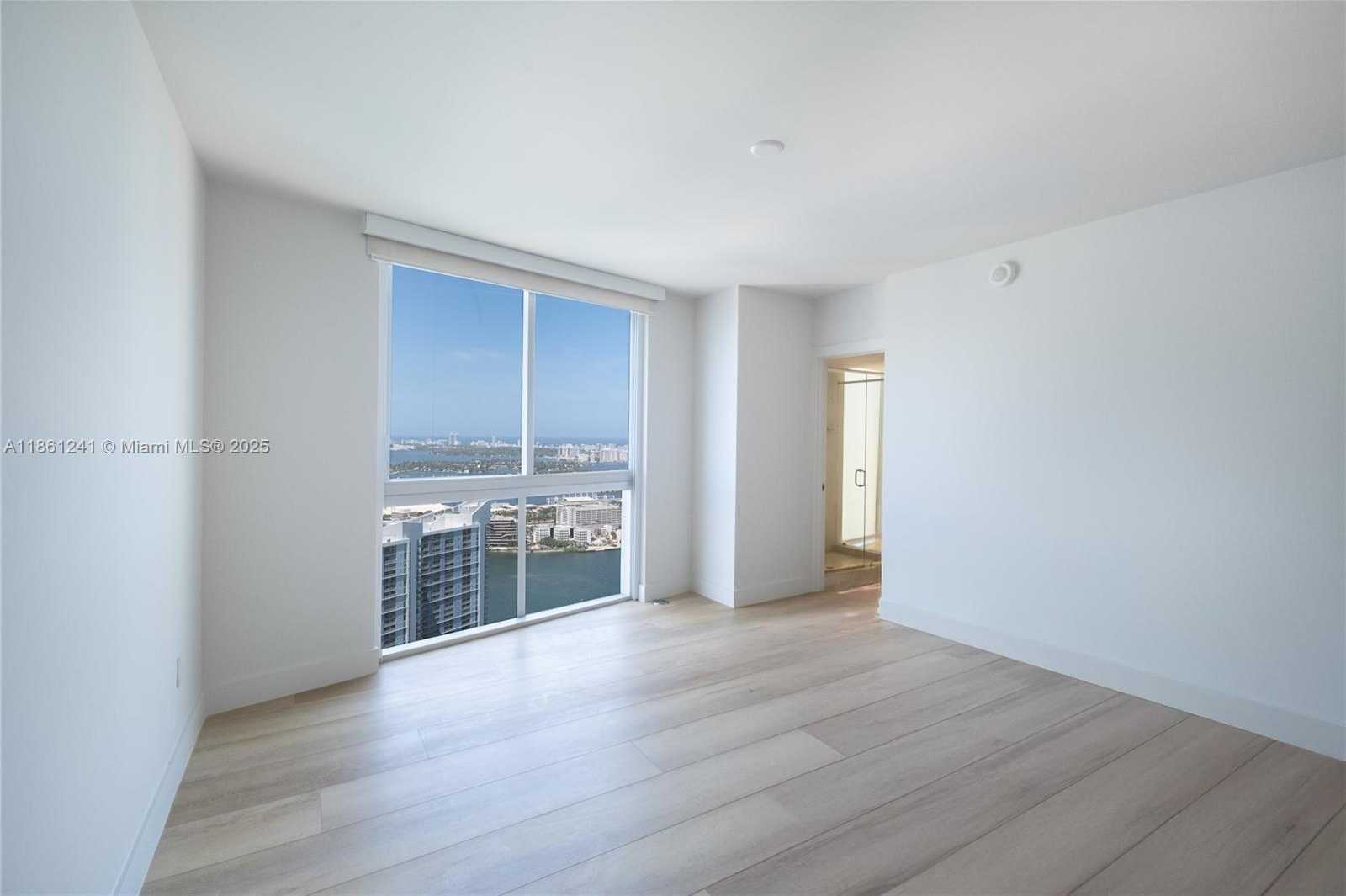 Small Image of 465 BRICKELL AVE #PH5701, Miami Number 37