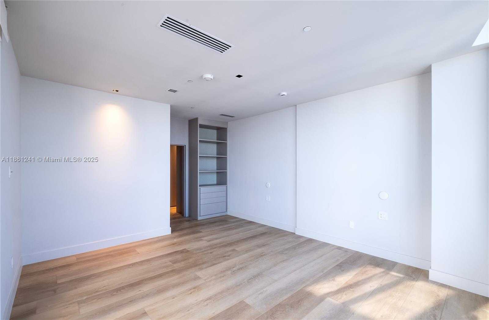 Small Image of 465 BRICKELL AVE #PH5701, Miami Number 50