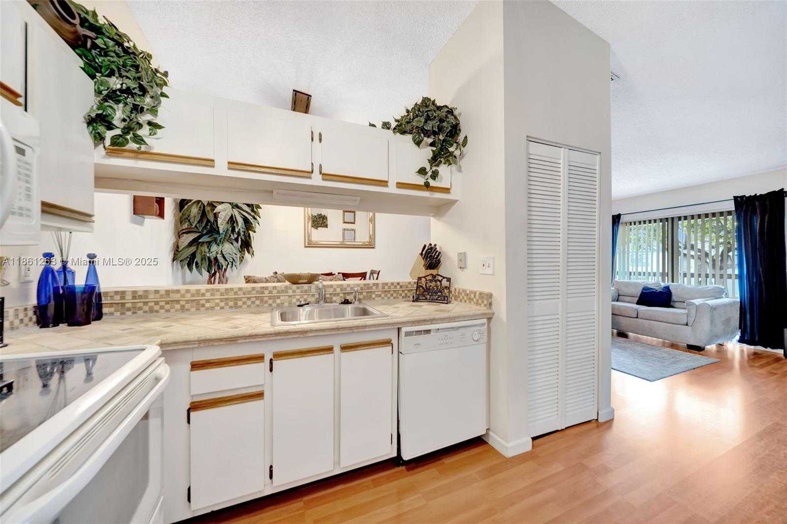 Small Image of 18224 MEDITERRANEAN BLVD #6-17, Hialeah Number 3