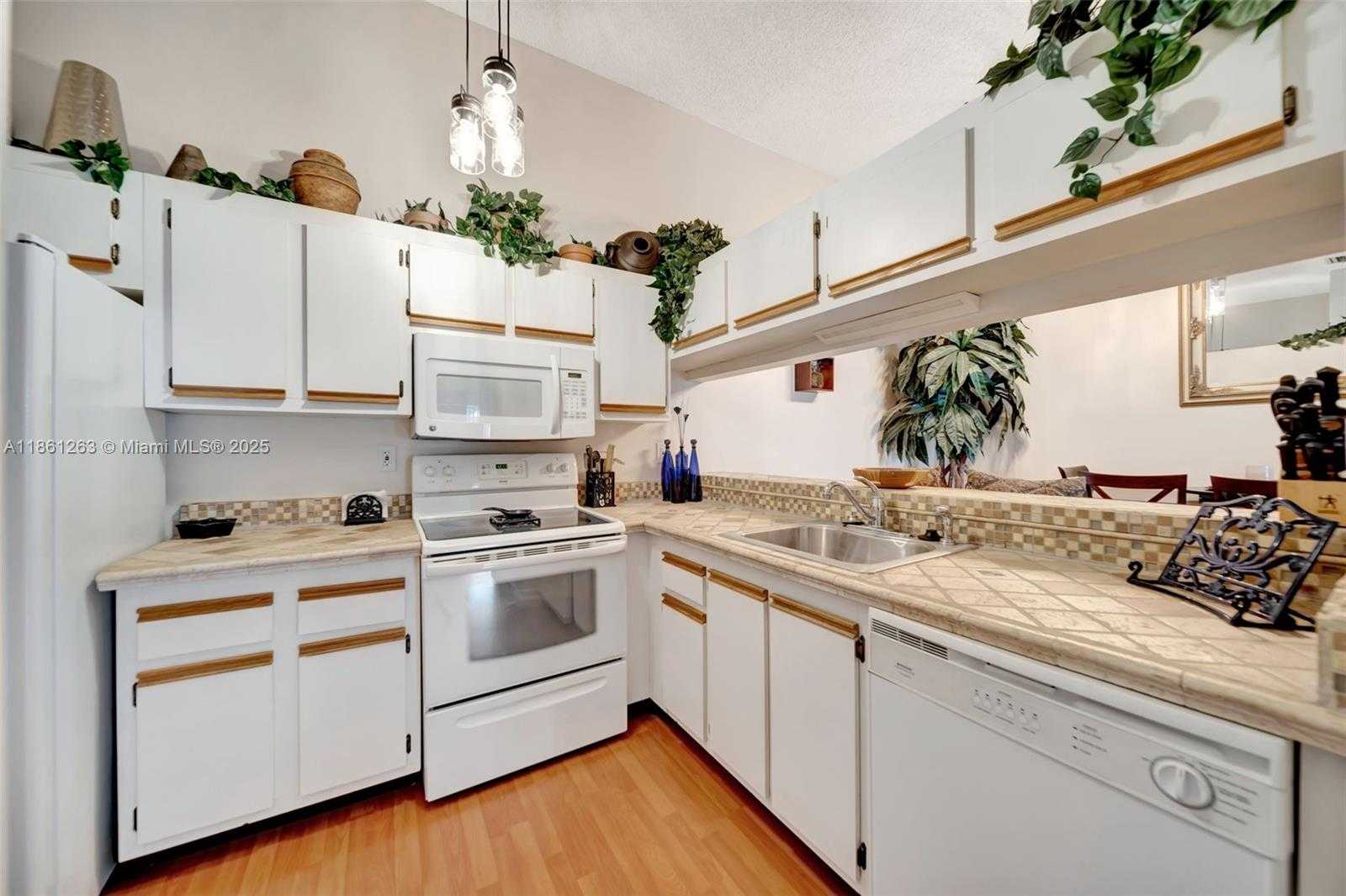 Small Image of 18224 MEDITERRANEAN BLVD #6-17, Hialeah Number 4