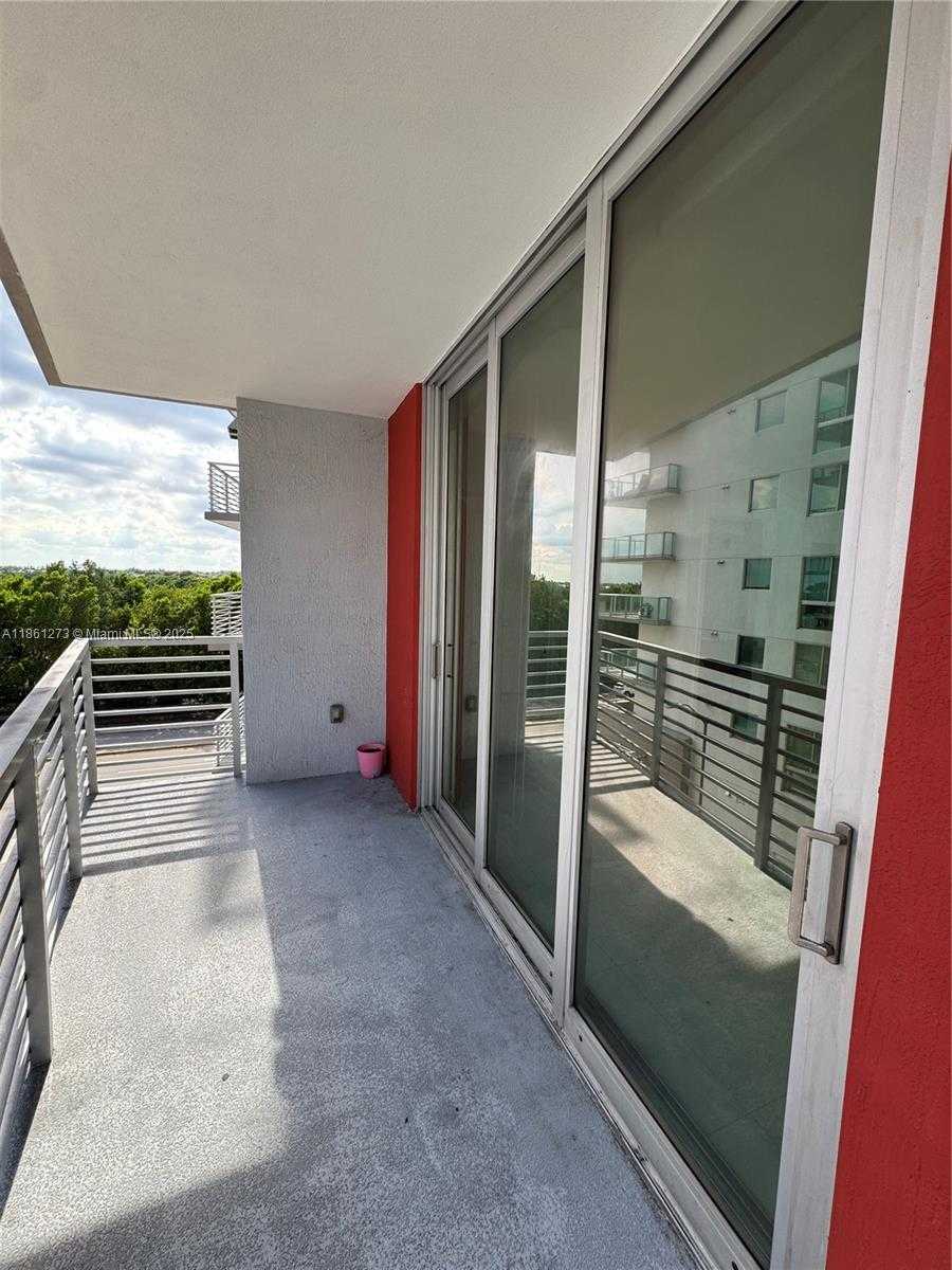 Small Image of Doral Number 25