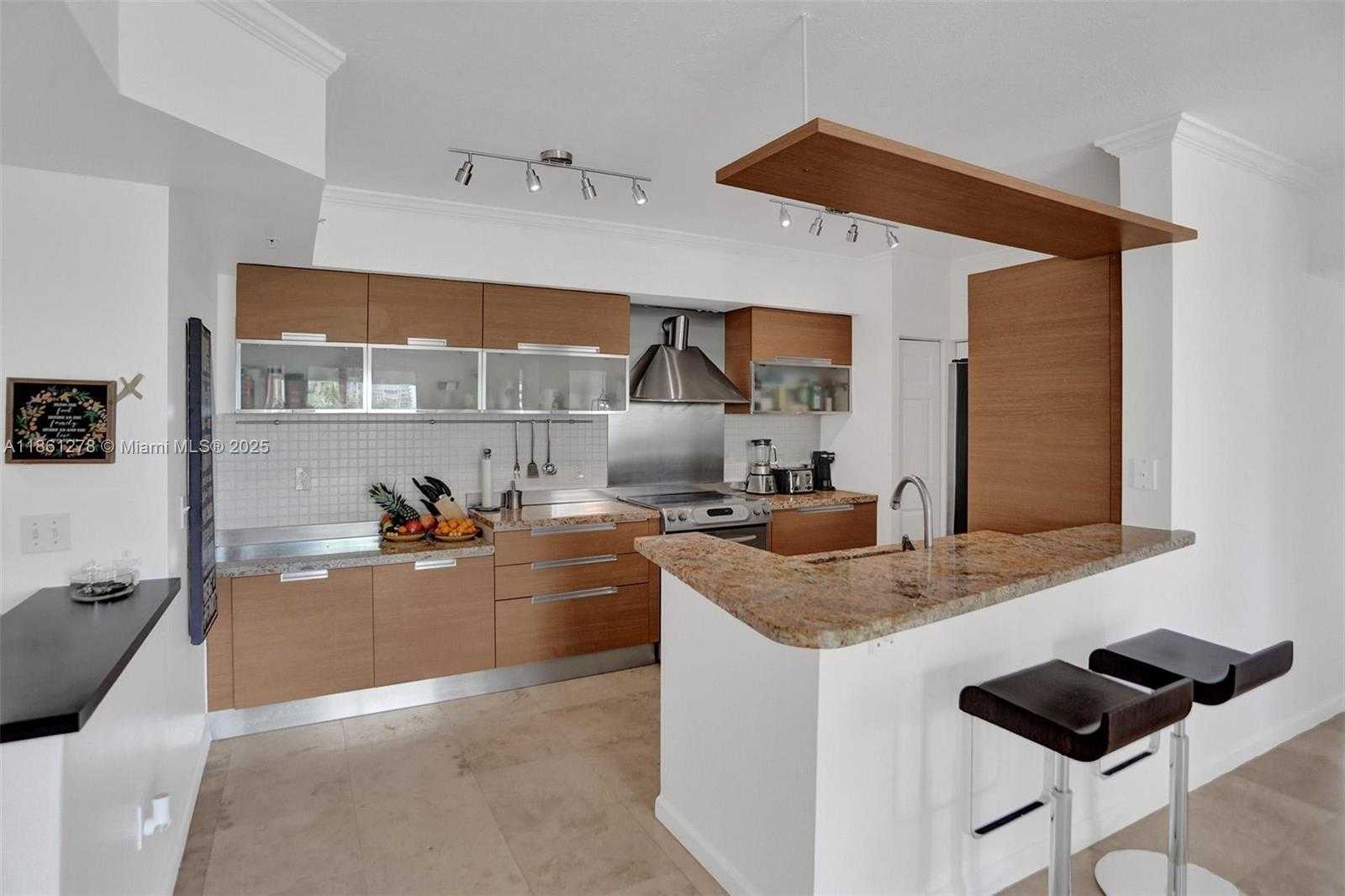Small Image of 17100 NORTH BAY RD #1501, Sunny Isles Beach Number 27