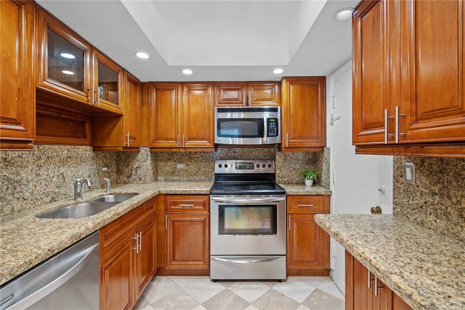 Small Image of 5005 COLLINS AVE #615, Miami Beach Number 14
