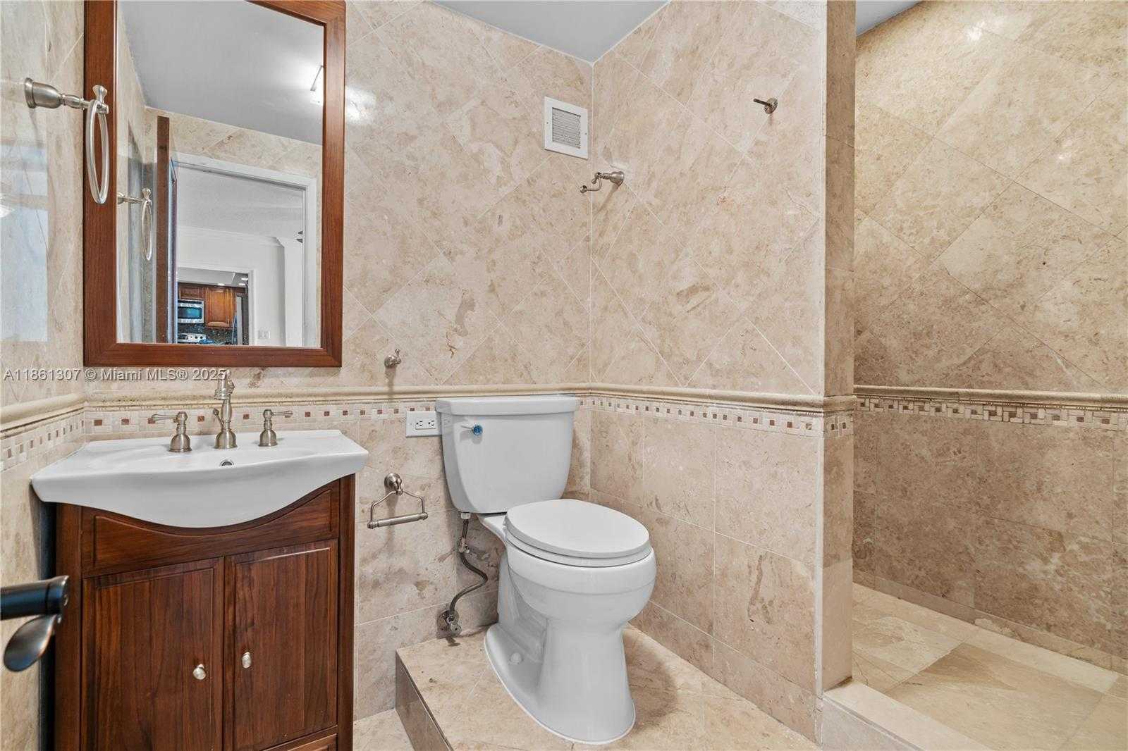 Small Image of 5005 COLLINS AVE #615, Miami Beach Number 25