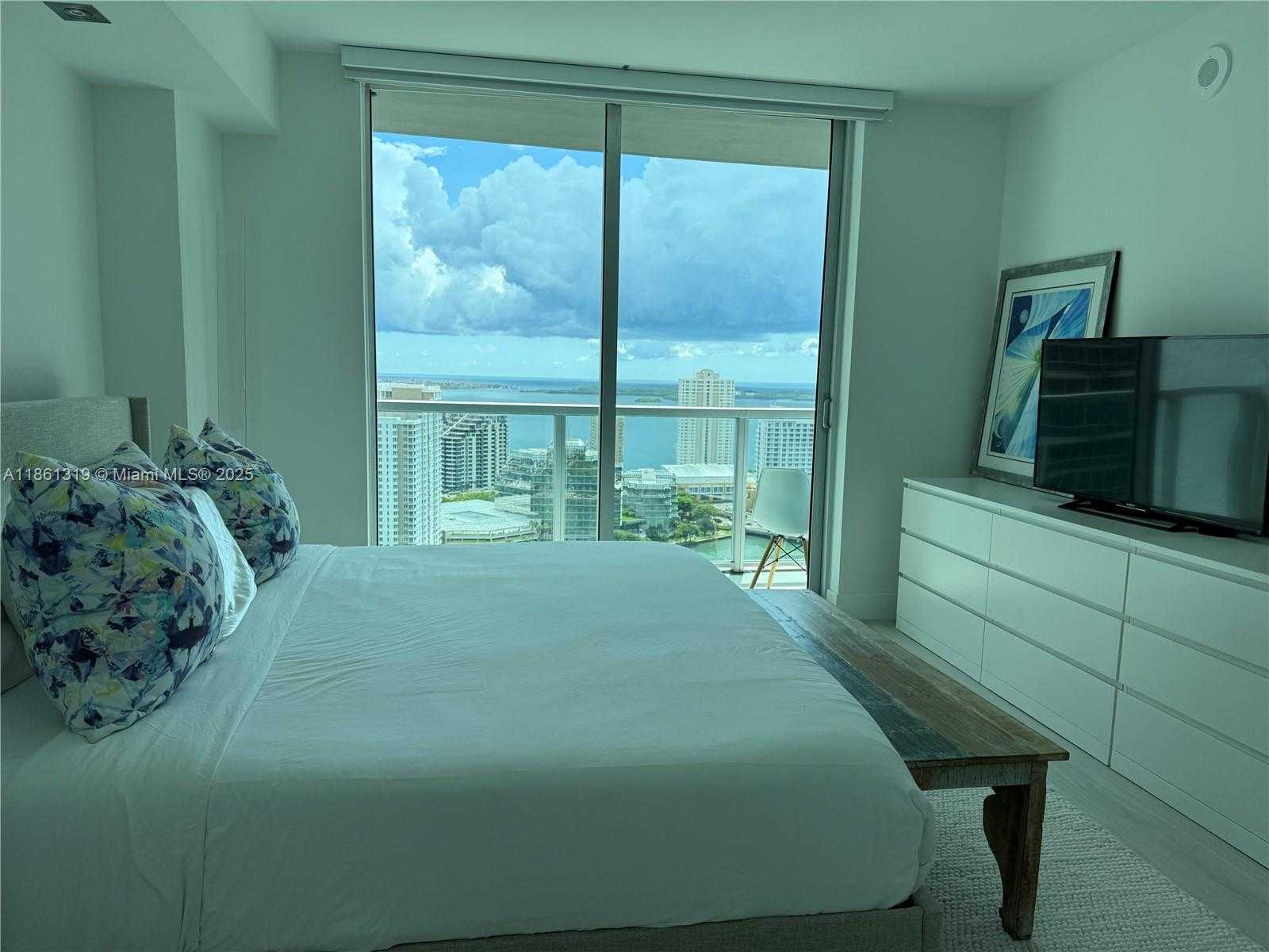 Small Image of 500 BRICKELL AVE #3100, Miami Number 3