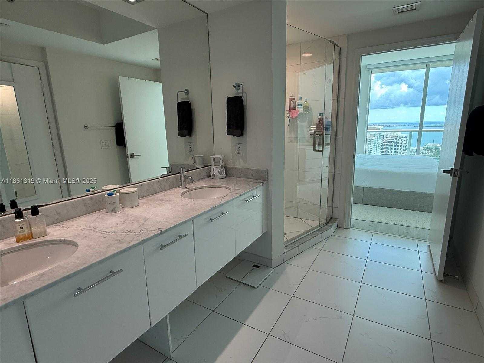 Small Image of 500 BRICKELL AVE #3100, Miami Number 5