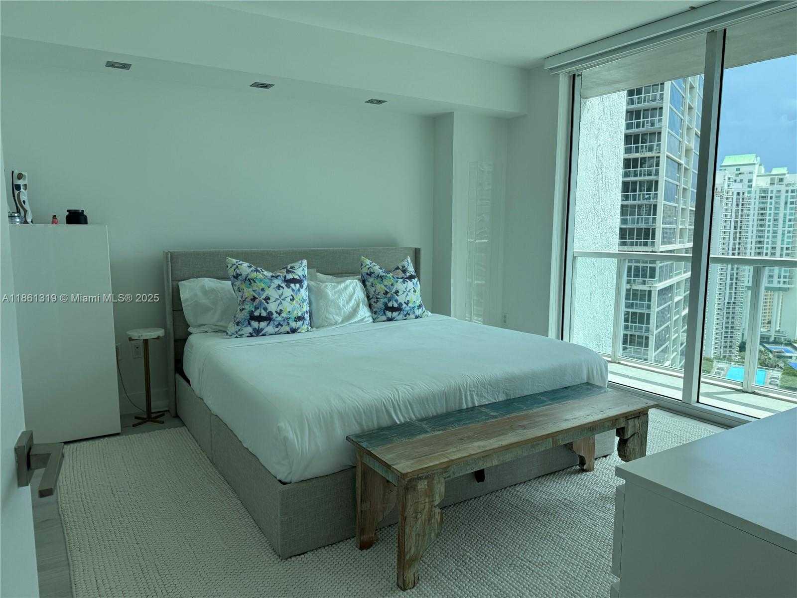 Small Image of 500 BRICKELL AVE #3100, Miami Number 7