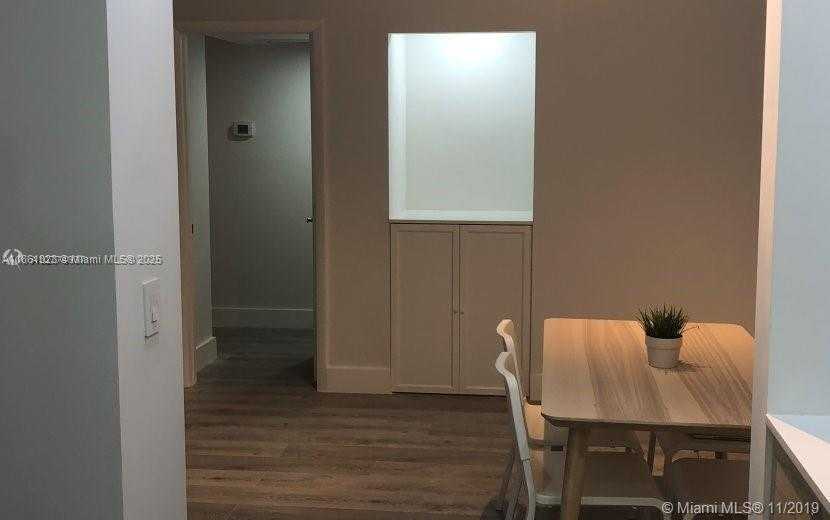 Small Image of 5600 COLLINS AVE #11W, Miami Beach Number 20