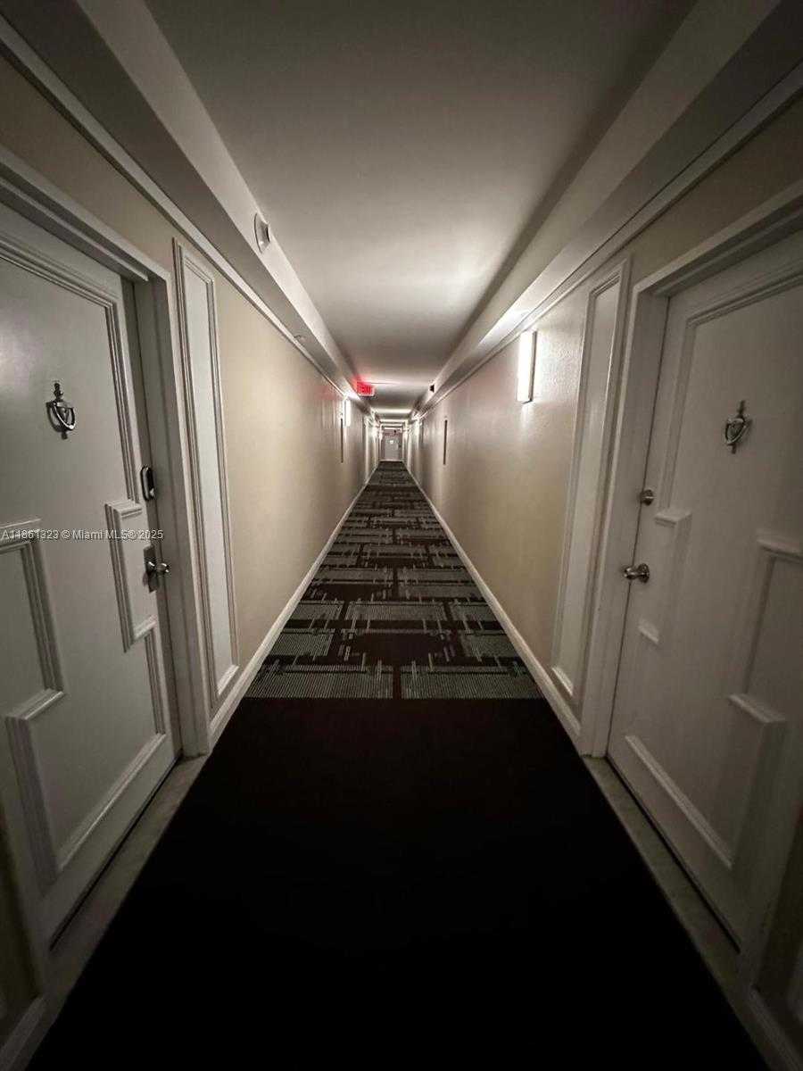 Small Image of 5600 COLLINS AVE #11W, Miami Beach Number 26