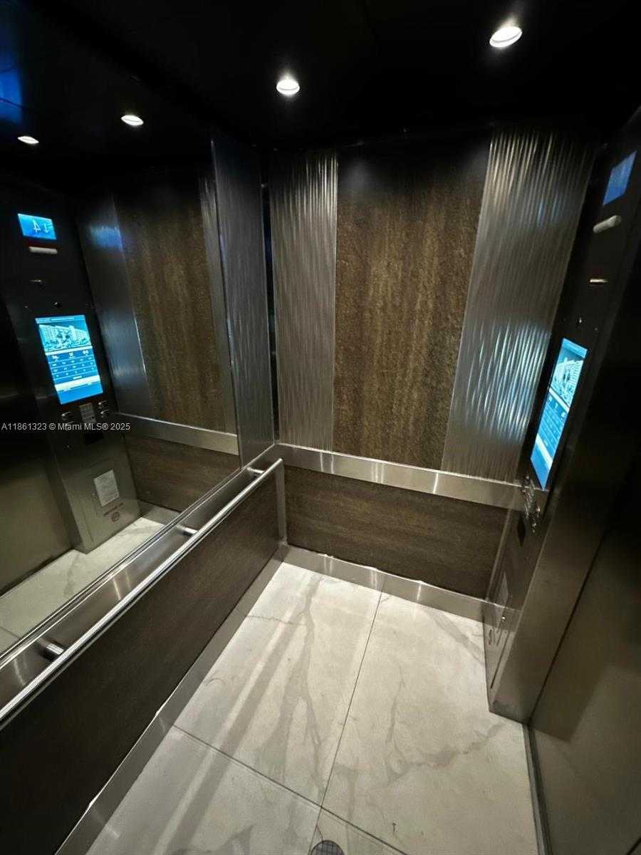 Small Image of 5600 COLLINS AVE #11W, Miami Beach Number 27