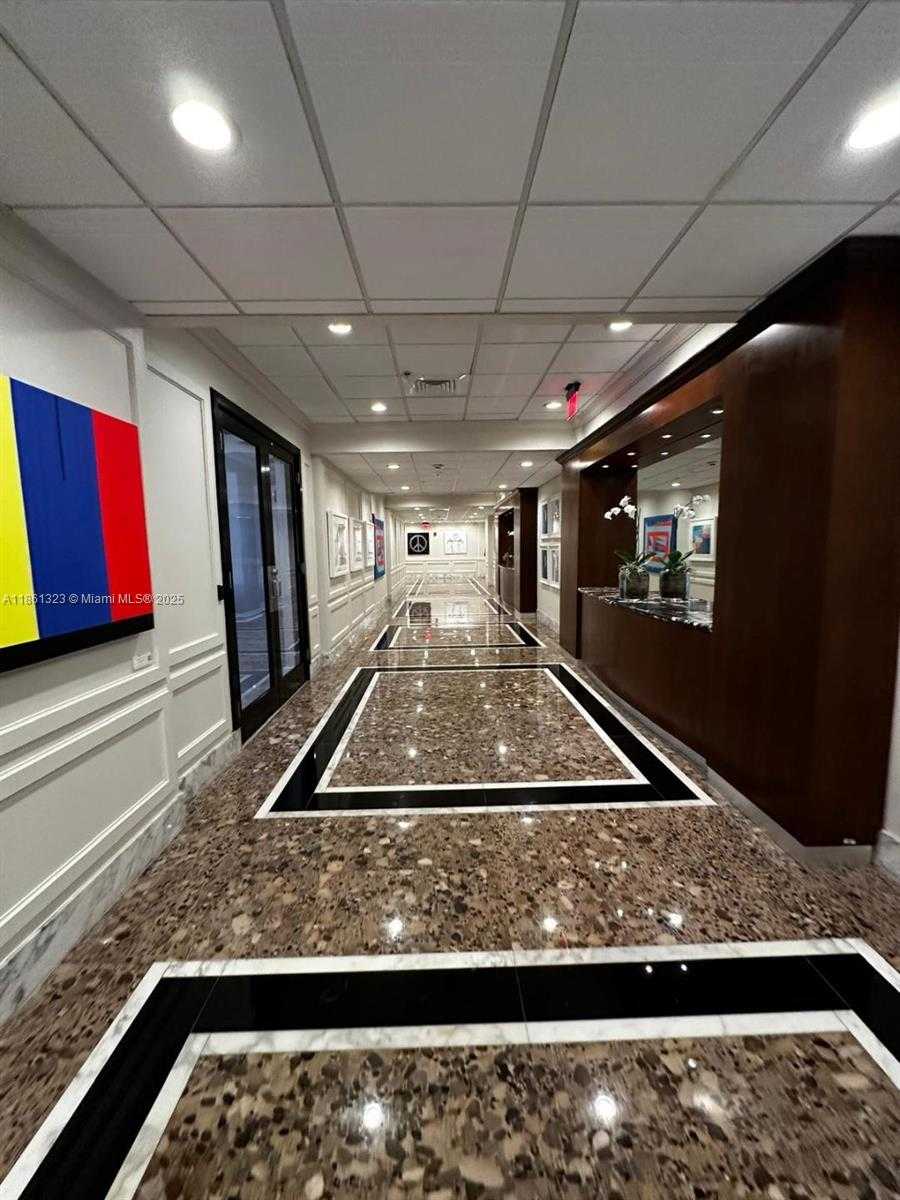 Small Image of 5600 COLLINS AVE #11W, Miami Beach Number 30