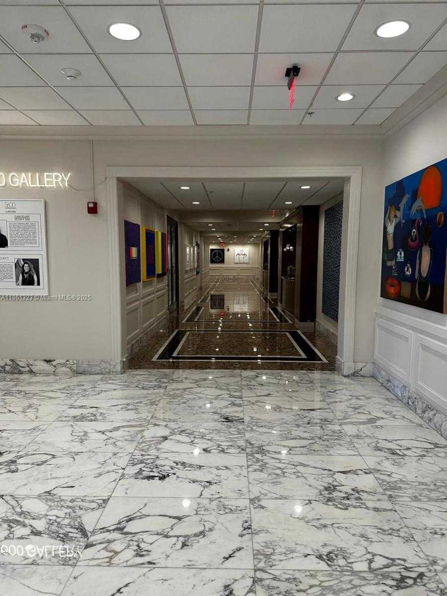 Small Image of 5600 COLLINS AVE #11W, Miami Beach Number 31