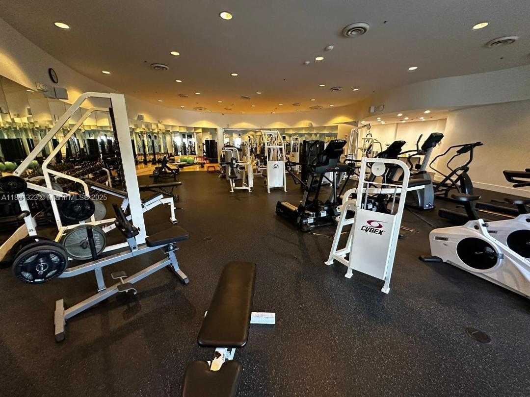 Small Image of 5600 COLLINS AVE #11W, Miami Beach Number 32