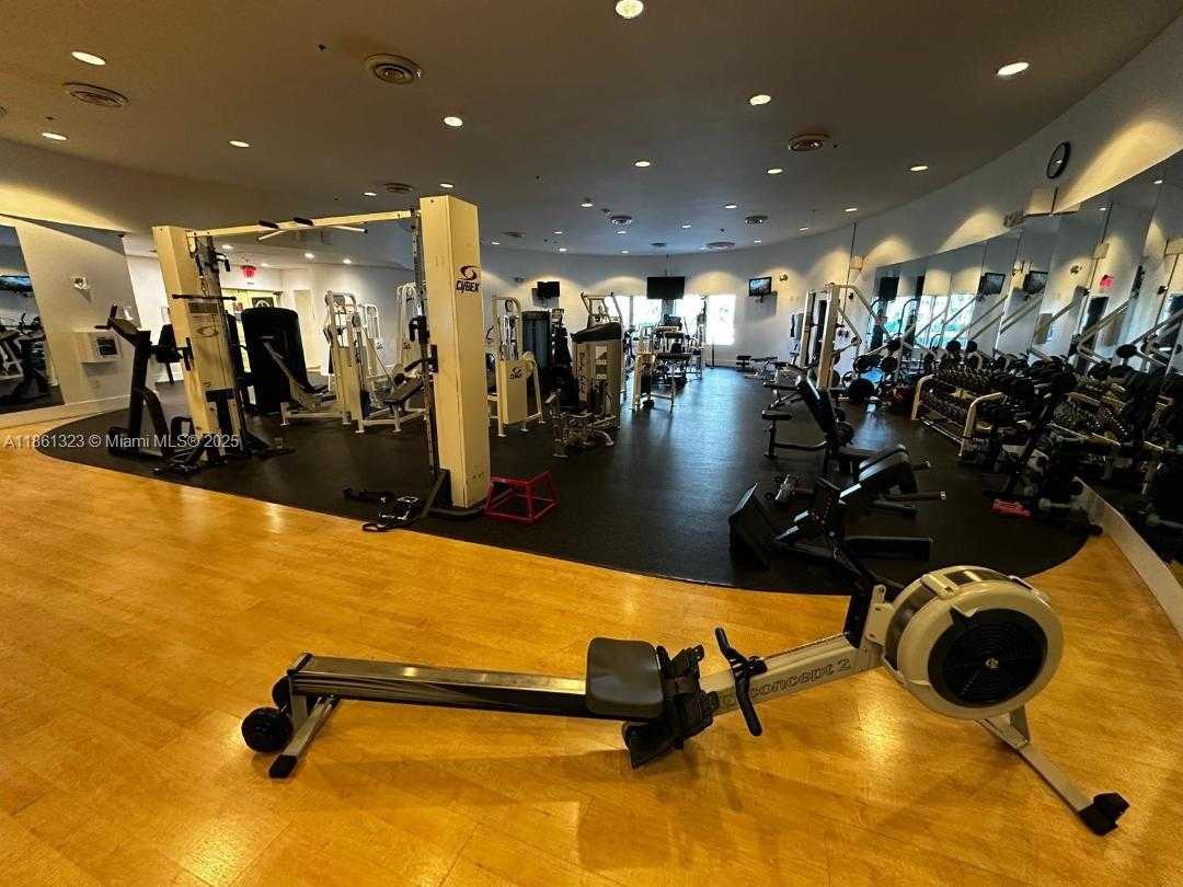 Small Image of 5600 COLLINS AVE #11W, Miami Beach Number 33