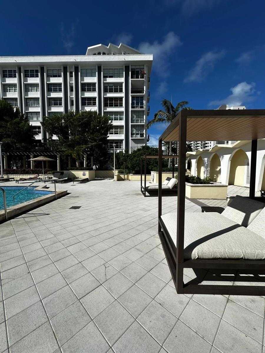 Small Image of 5600 COLLINS AVE #11W, Miami Beach Number 35